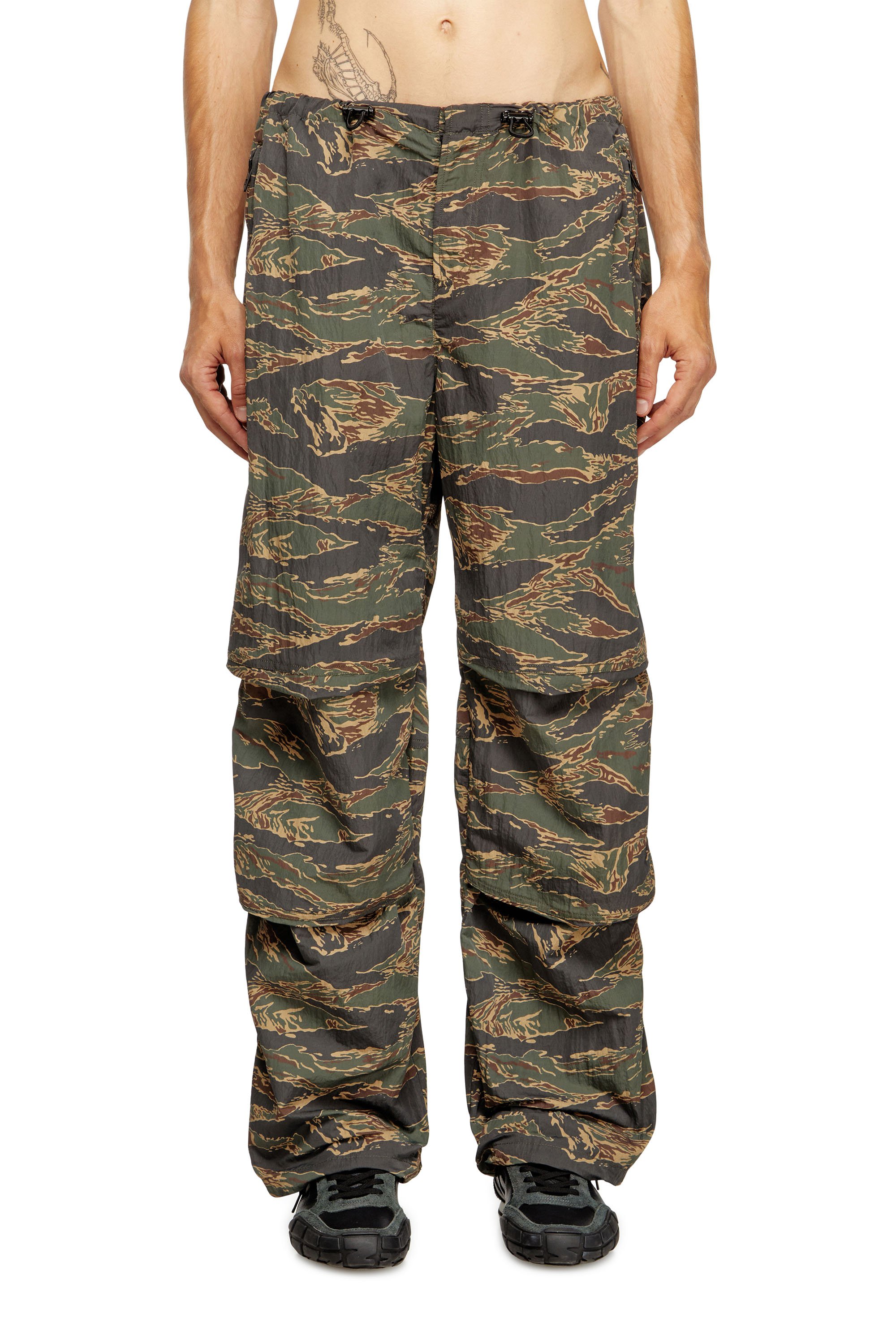 Diesel - P-ANIC, Male's Cargo pants in camo-print nylon in ミリタリーグリーン - 1