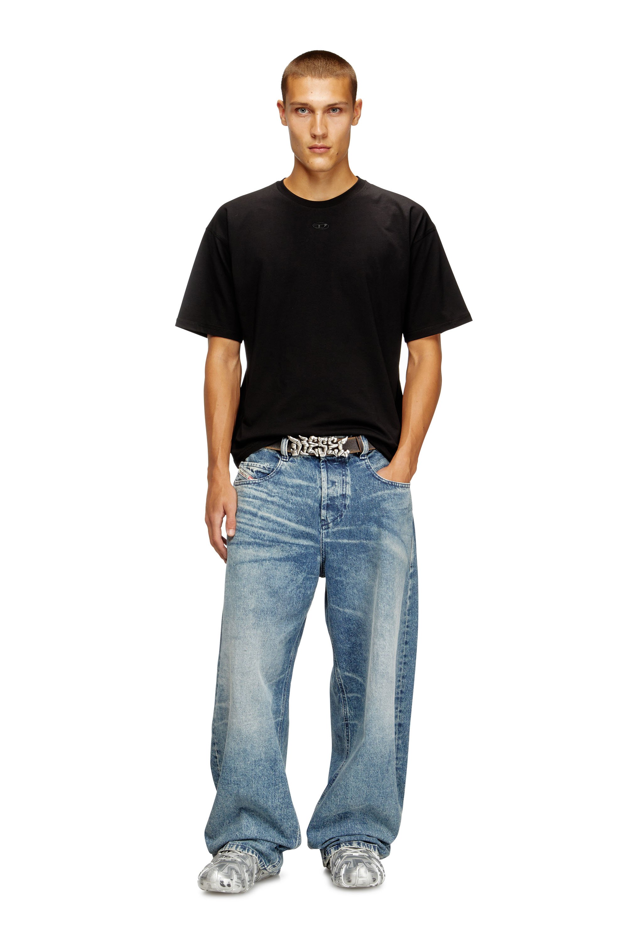 Diesel - T-LUCIEN-IHBI, Male's Tシャツ in ブラック - 2