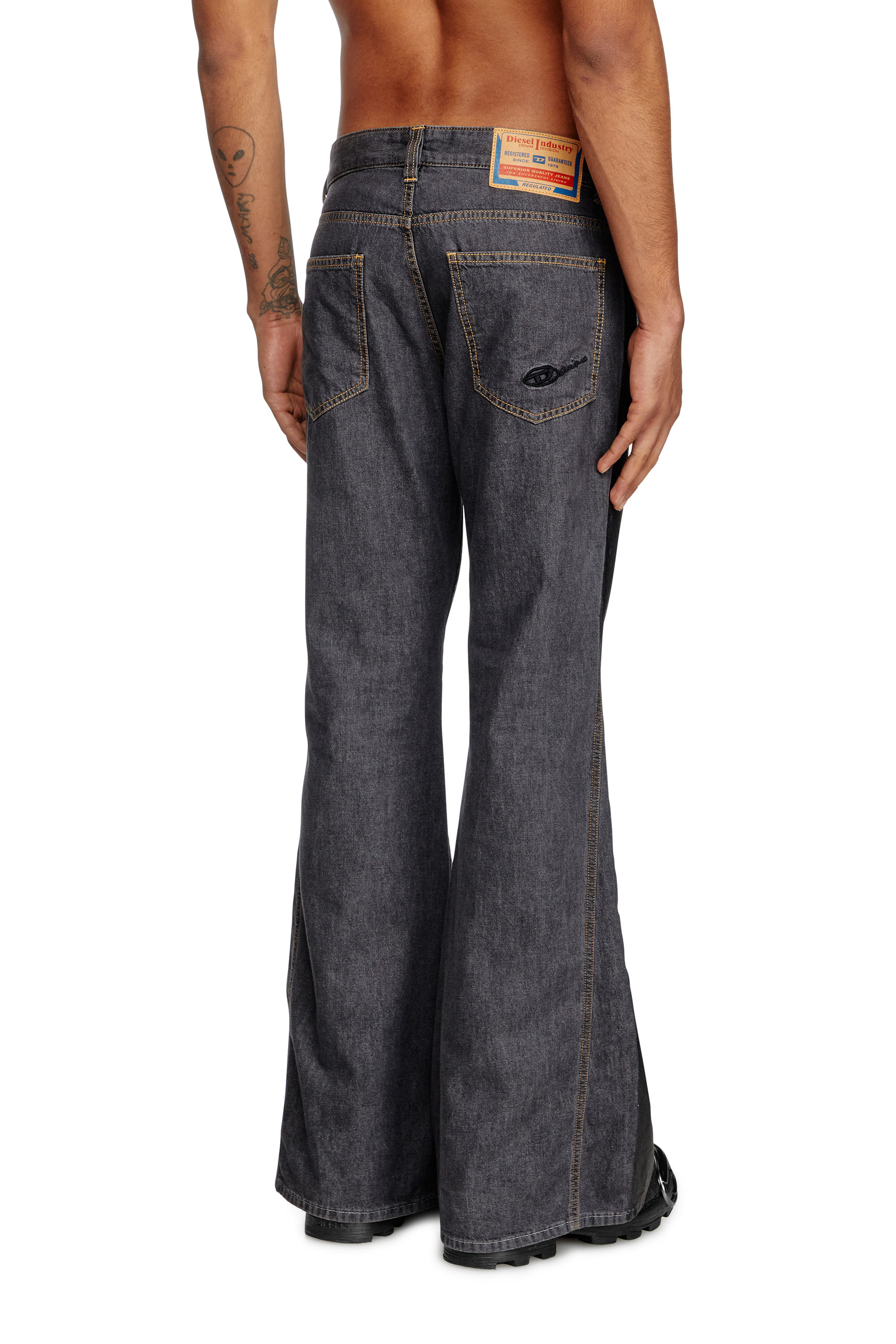 Diesel - Unisex's Bootcut Jeans 1998 D-Buck 0DBCV, ブラック/ダークグレー - 5