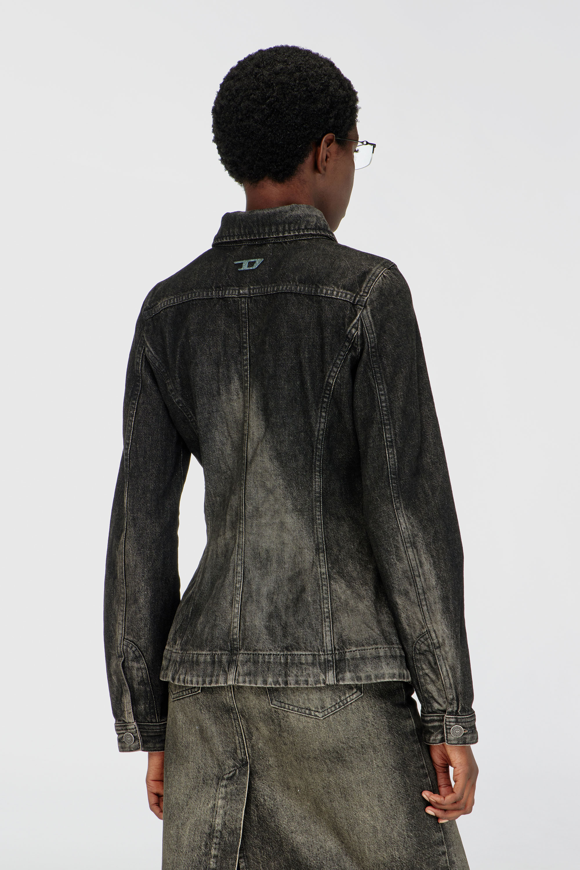 Diesel - DE-KATERIN-FSJ, Female's Fitted trucker jacket in dirty-effect denim in ブラック/ダークグレー - 5