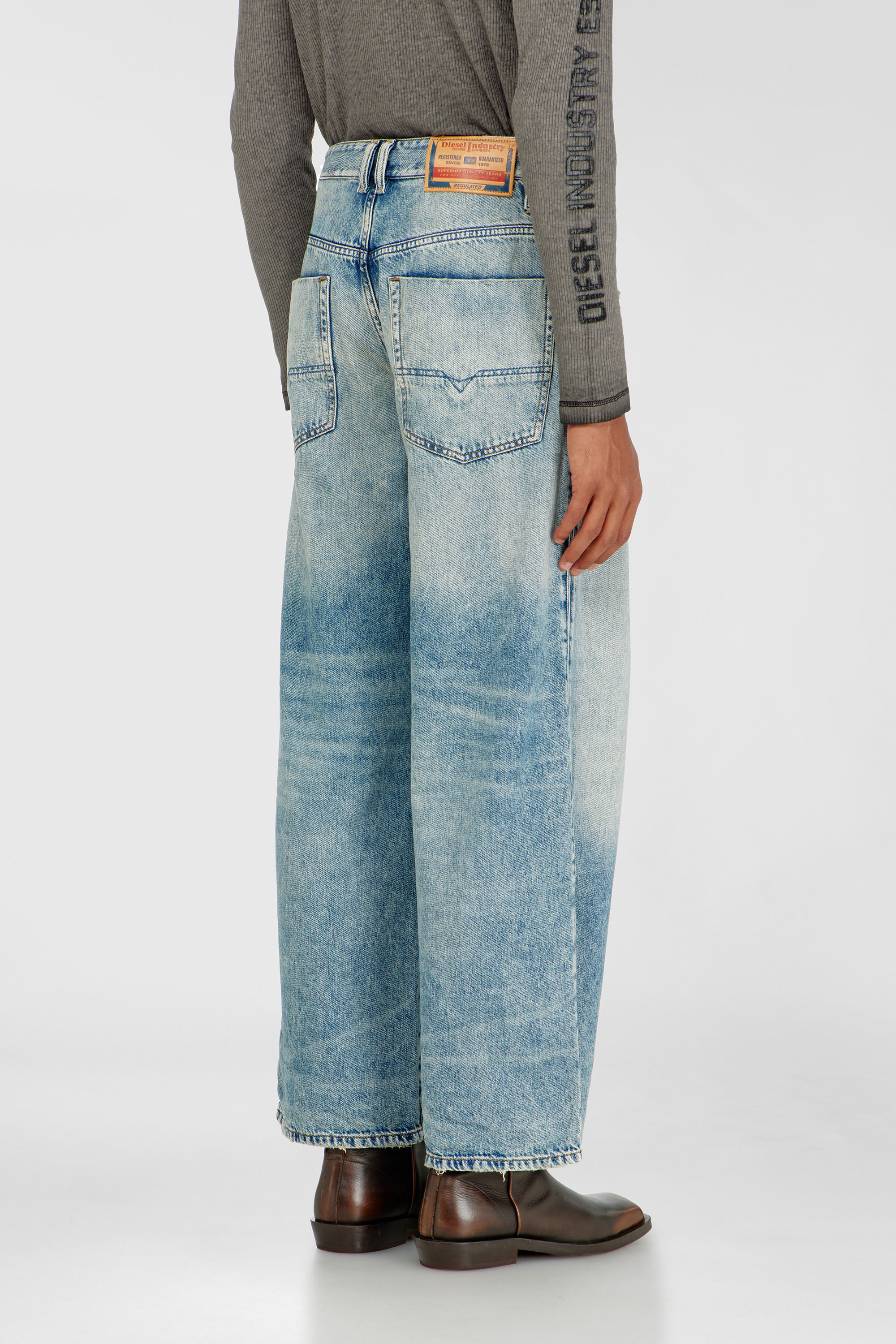 Diesel - Unisex's Relaxed Jeans 1982 D-Hakou 09Q76, ライトブルー - 5