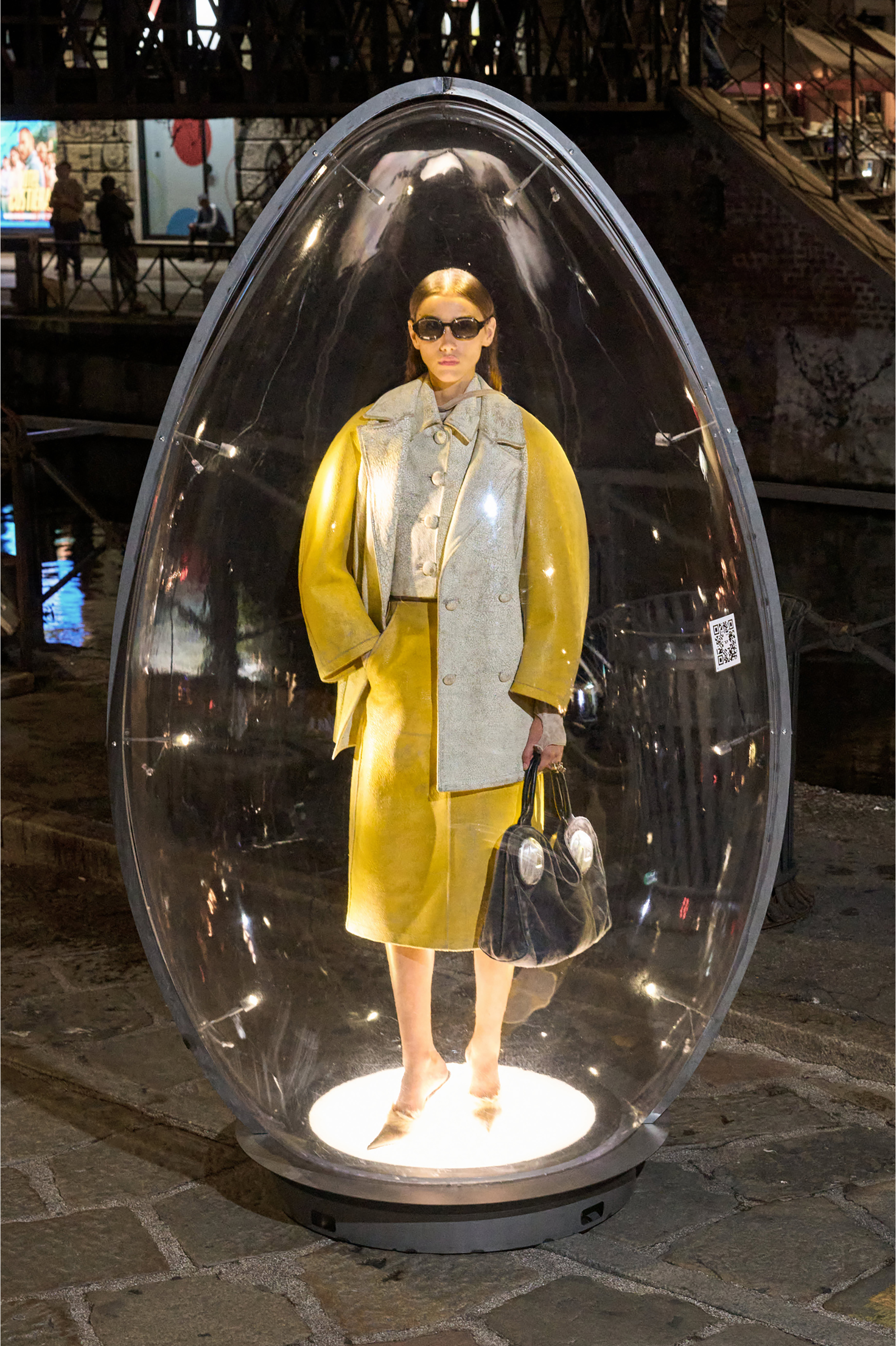 Diesel - L-RAYA, Female's Cropped cocoon jacket in crackle leather in ホワイト - 6