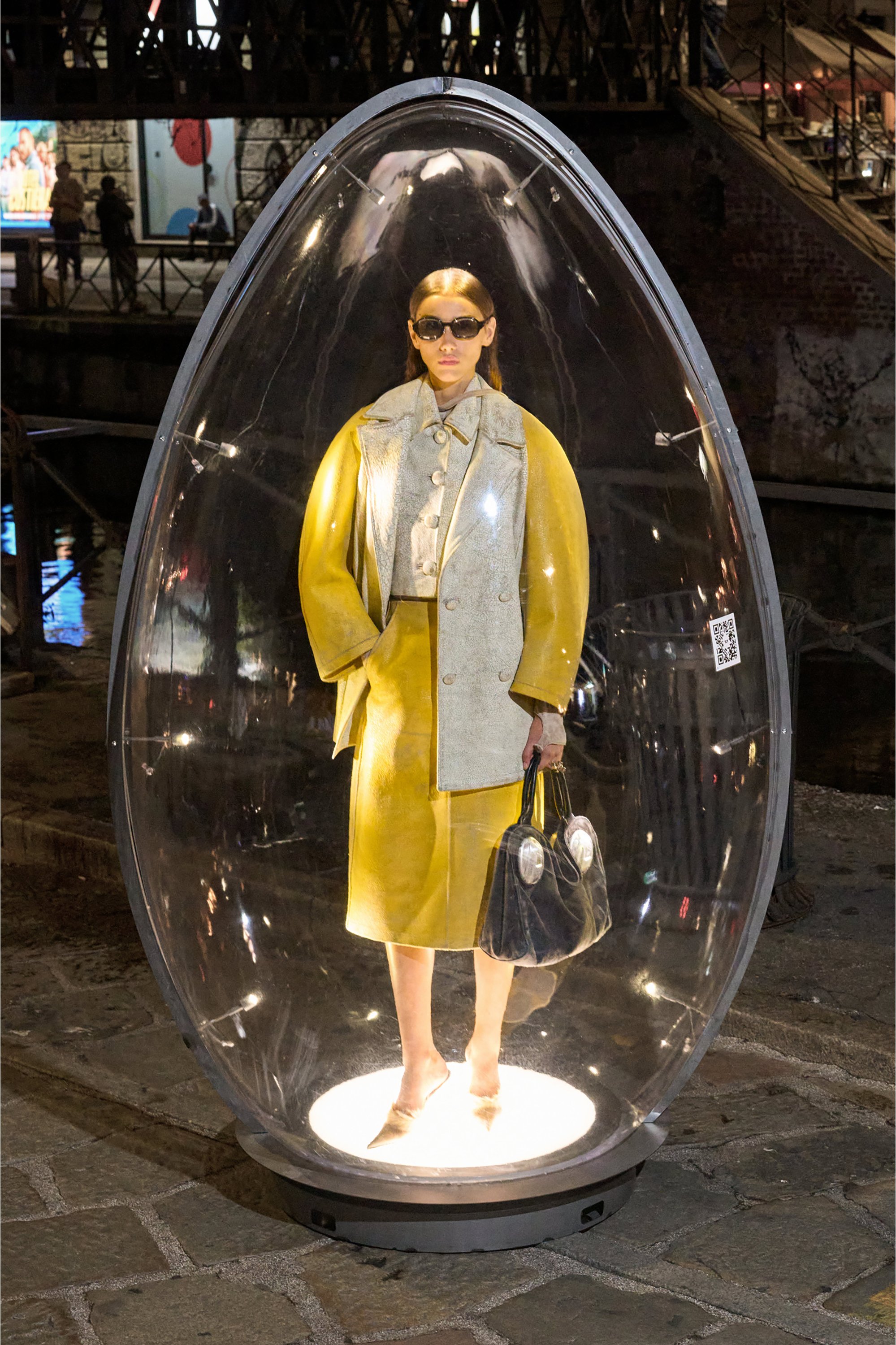 Diesel - L-UPIN, Female's Cocoon-sleeve peacoat in cracked leather in ホワイト/イエロー - 6