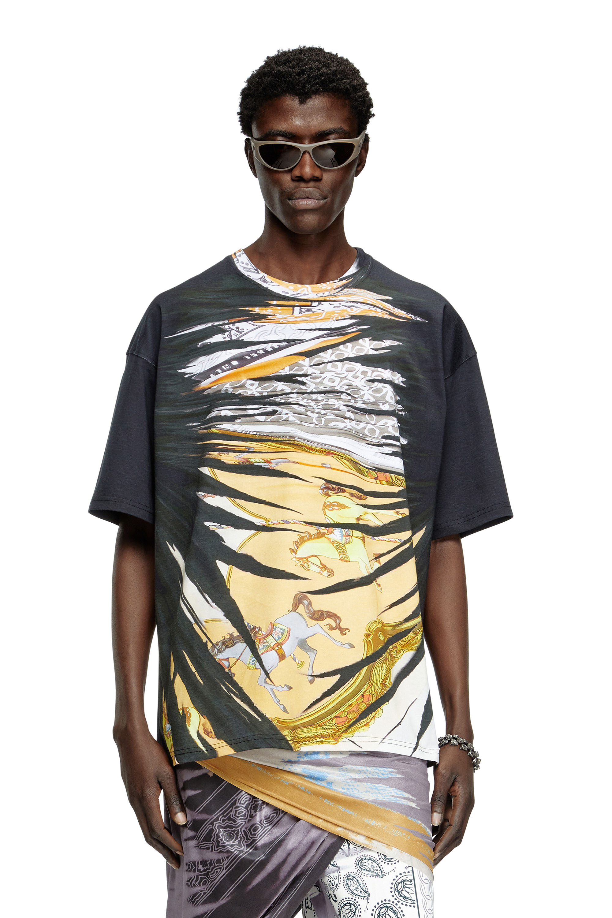 Diesel - T-BOXT-R25, Male's T-shirt with regal bandana print in ブラック/イエロー - 1