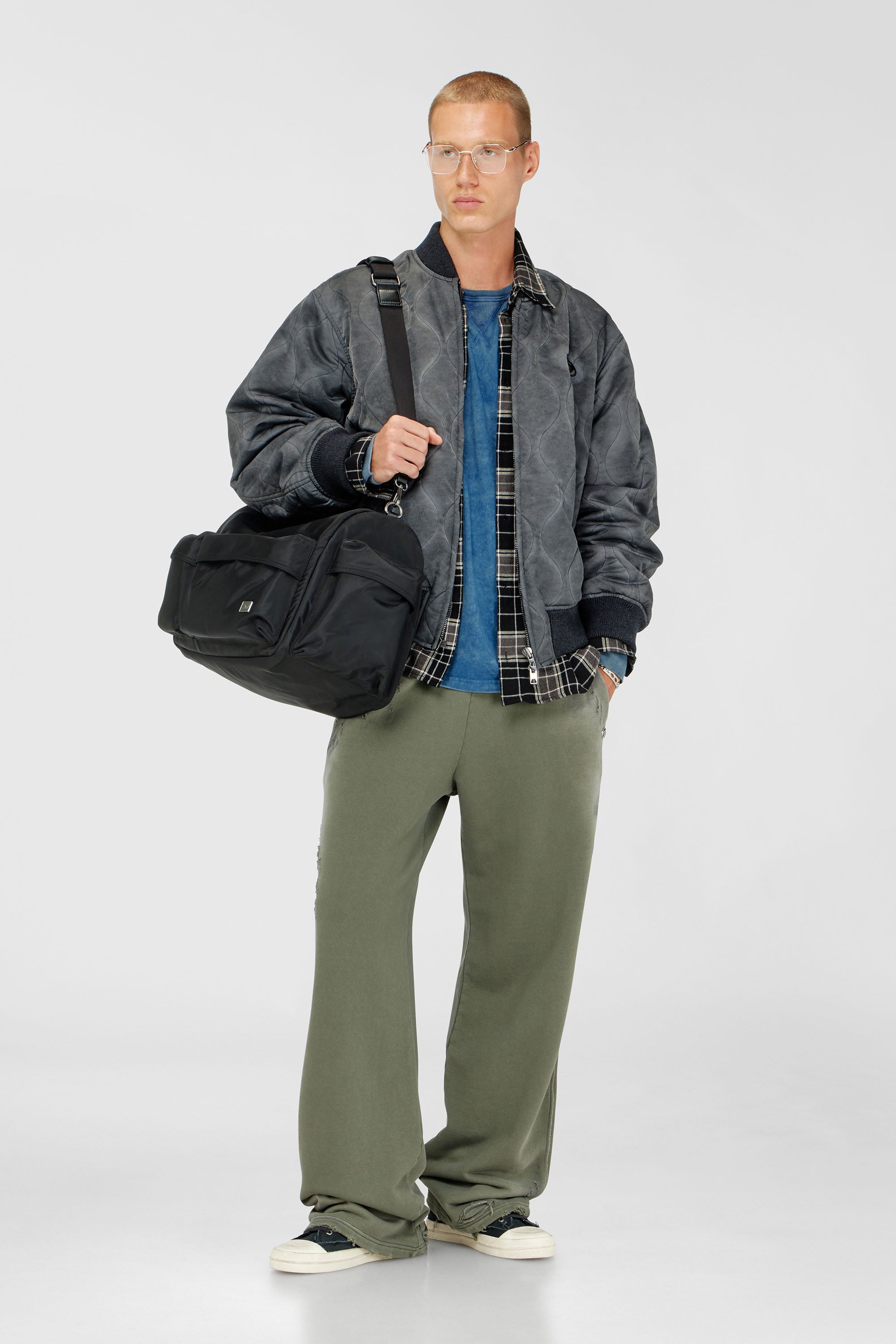 Diesel - P-KEITH, Male's スウェットパンツ in ミリタリーグリーン - 1
