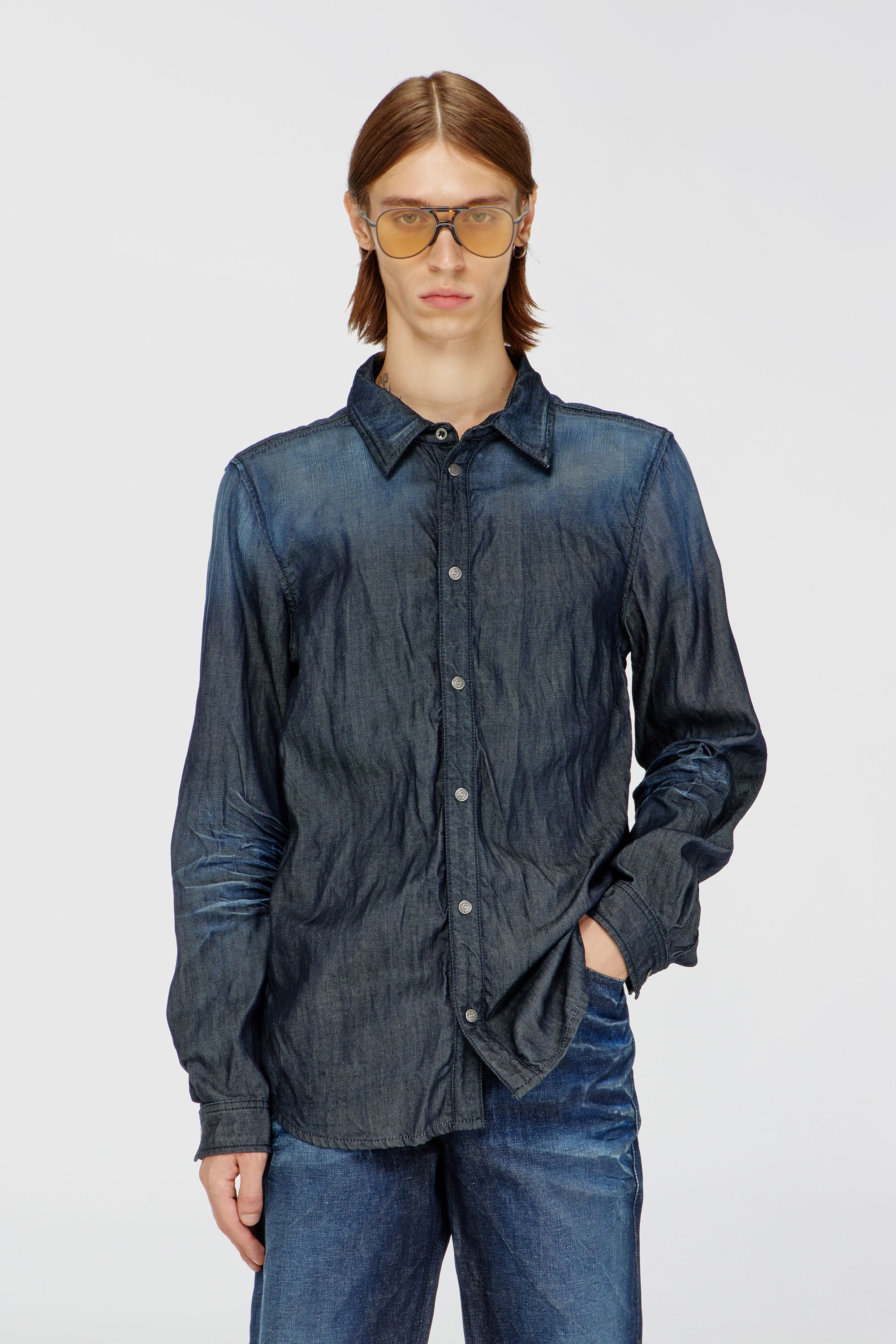 Diesel - D-SYNAR-FSJ1, Male's Shirt in creased denim in ダークブルー - 2
