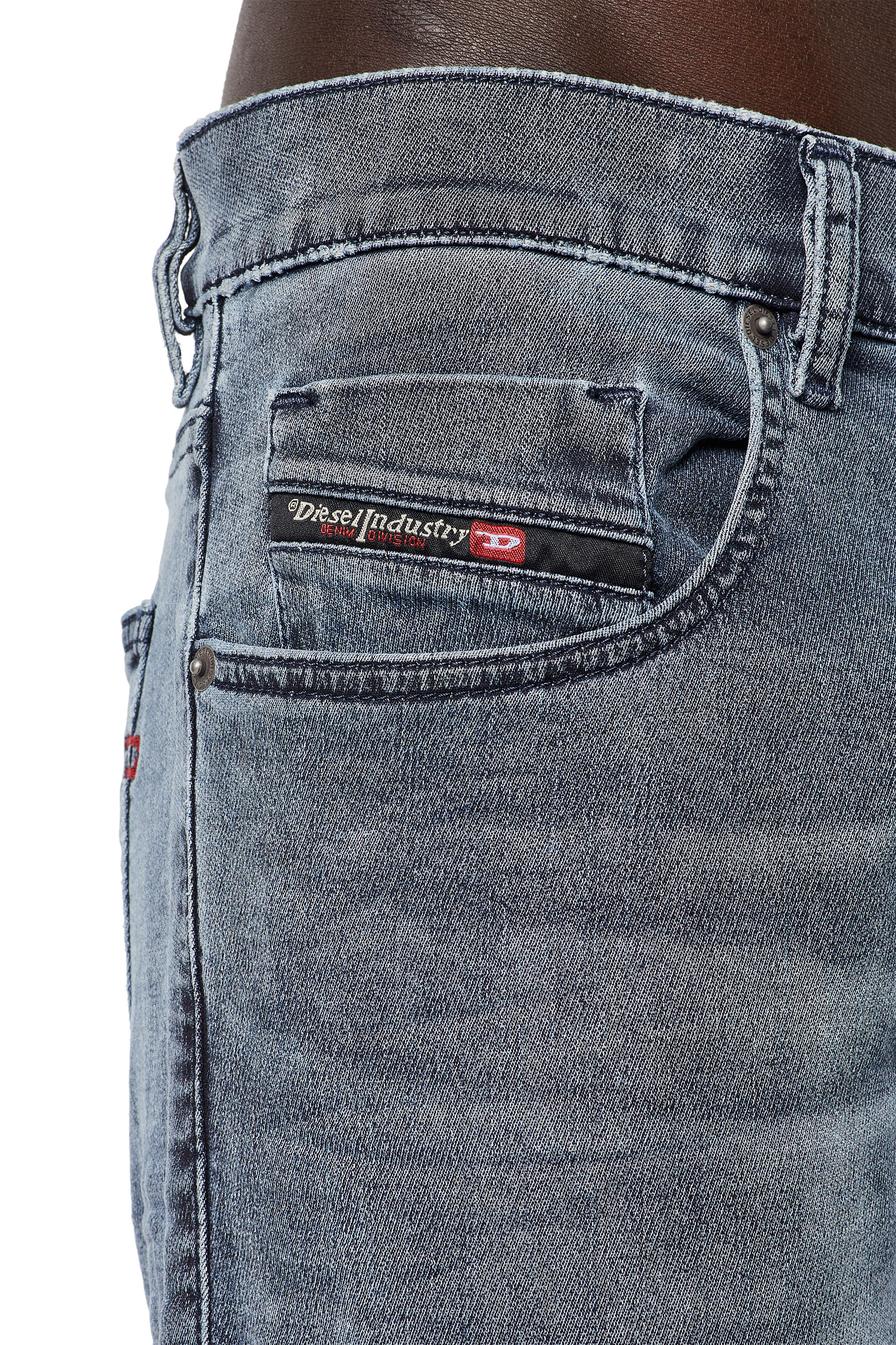 D-Strukt JoggJeans® 069ZY MEN: ミディアムスリムデニム ｜ディーゼル 