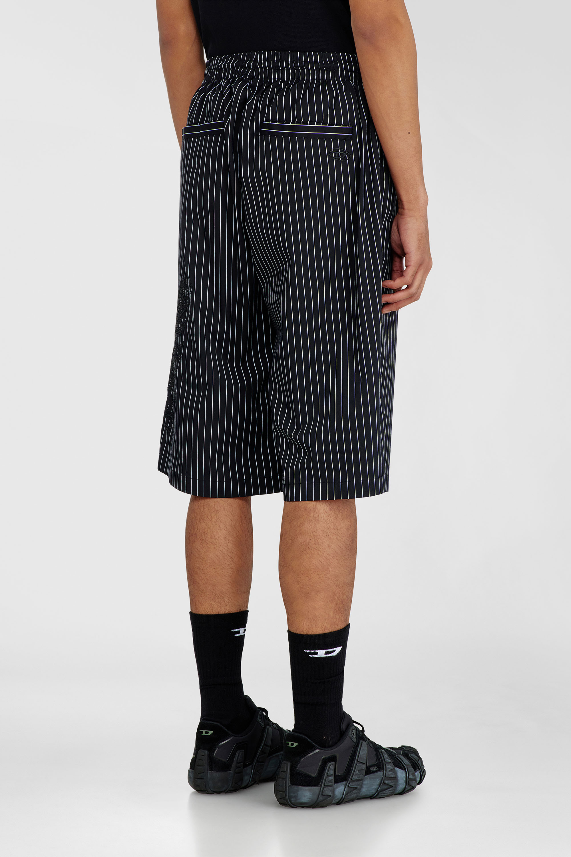 Diesel - P-THEO-SHORT-NJCA, Male's ショートパンツ in ブラック - 4
