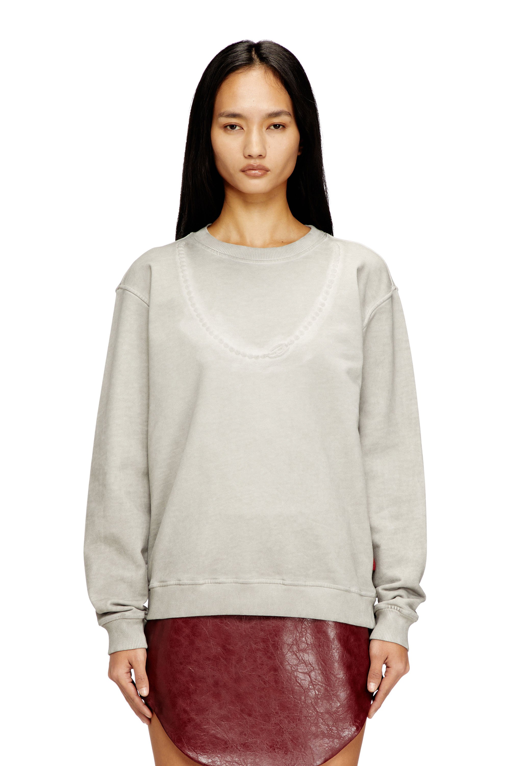 Diesel - F-NORMY-S2, Female's Damen-Sweatshirt mit Rundhalsausschnitt aus weichem Baumwollfleece, pigmentgefärbt für einen dezenten Used-Look. Reguläre Passform mit langen Ärmeln sowie einer geprägten Ketten- und Oval-D-Verzierung. in ライトグレー - 1