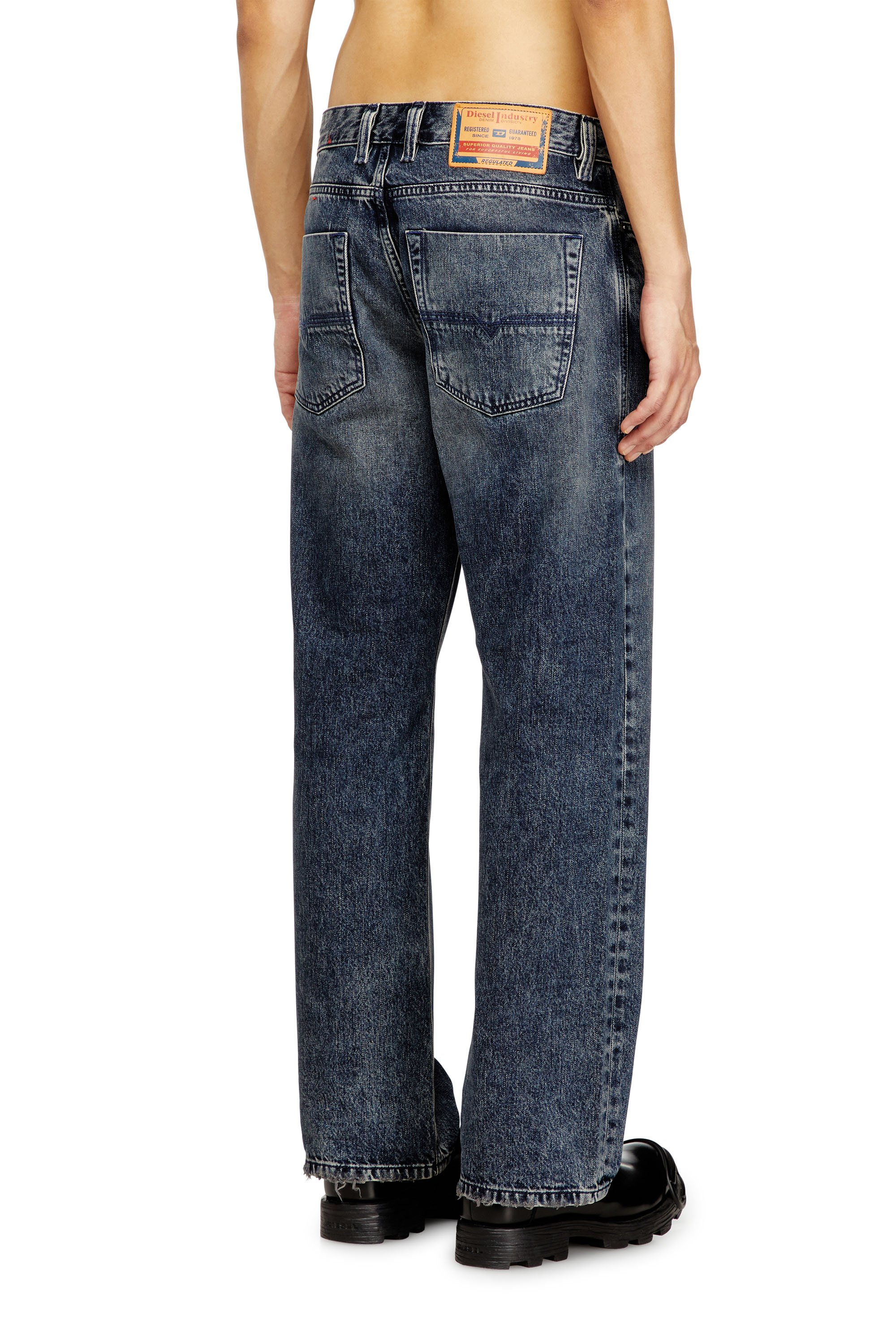 Diesel - Male's Relaxed Jeans 1980 D-Eeper 09N68, ダークブルー - 4