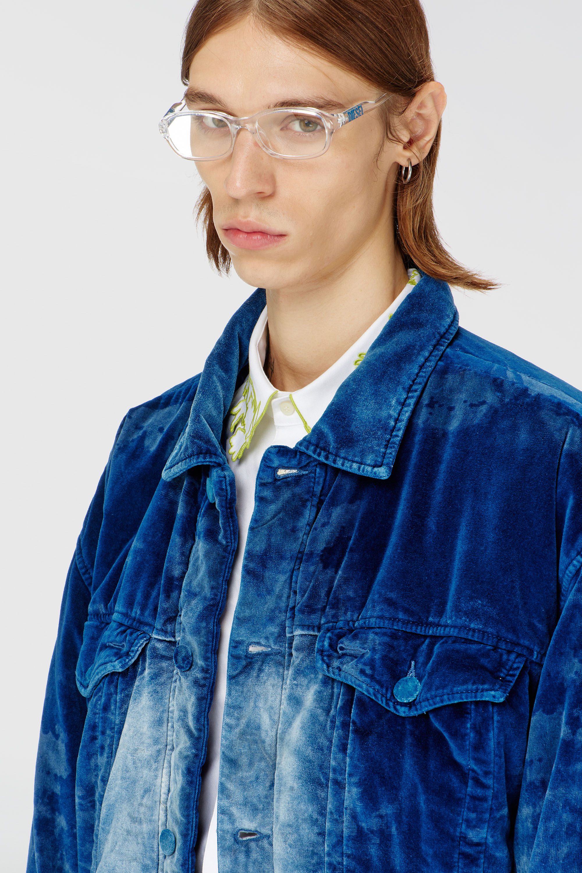 Diesel - D-MORVI-FSJ, Male's Elasticated trucker jacket in velvet denim in ダークブルー - 4