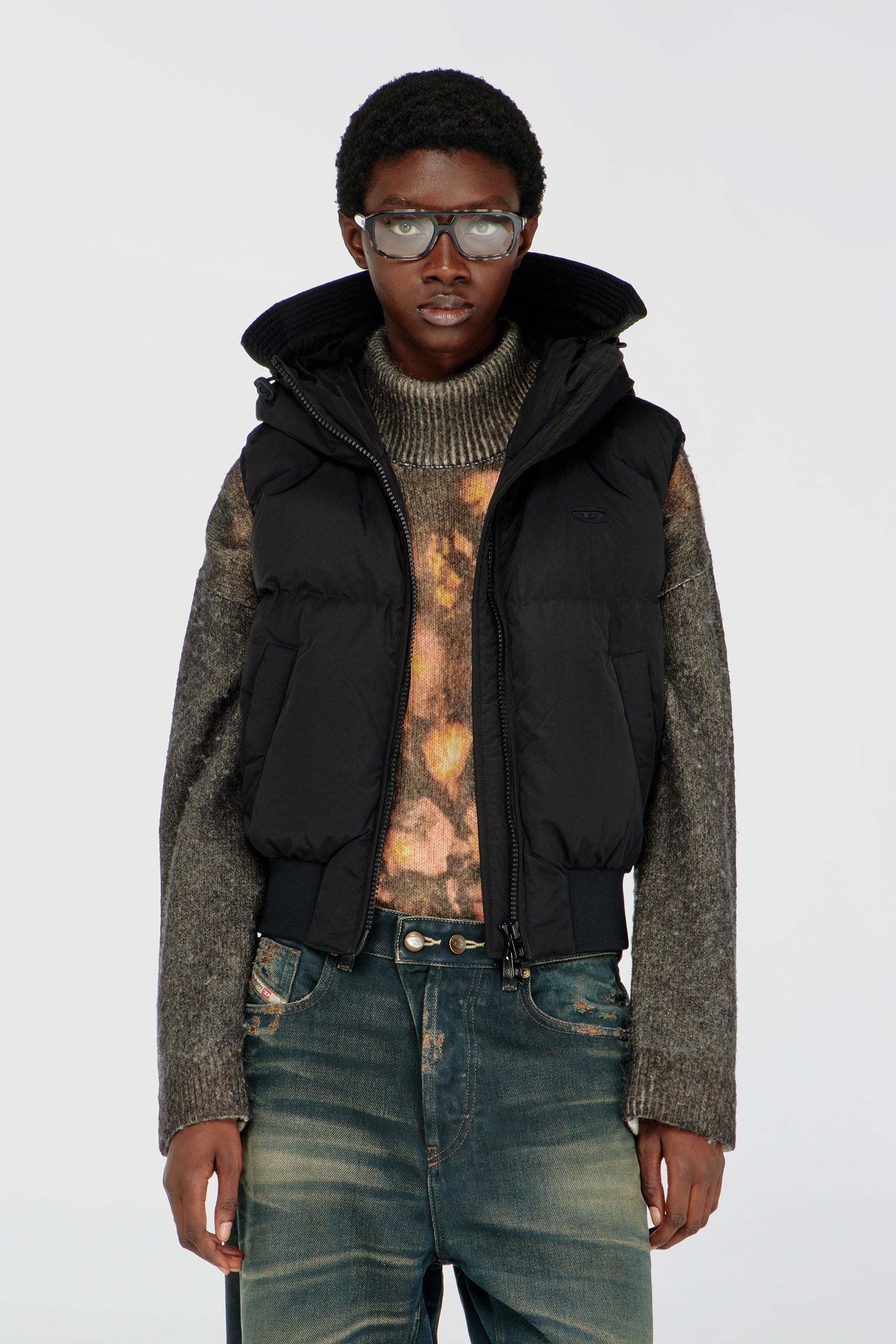 Diesel - W-PEYT-SSL-NEW-P1, Female's Hooded down vest in crinkled nylon in ブラック - 1