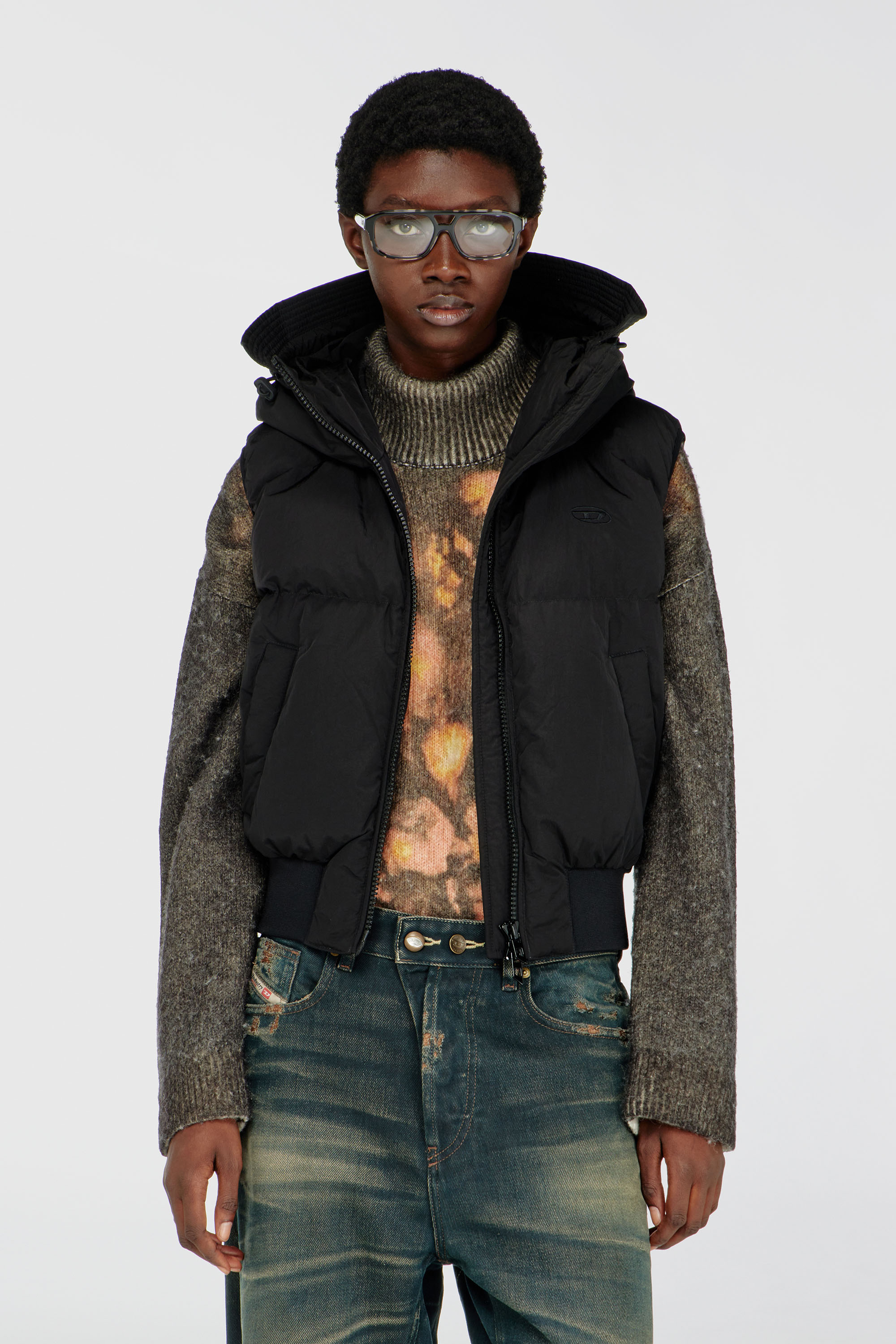 Diesel - W-PEYT-SSL-NEW-P1, Female's Hooded down vest in crinkled nylon in ブラック - 3