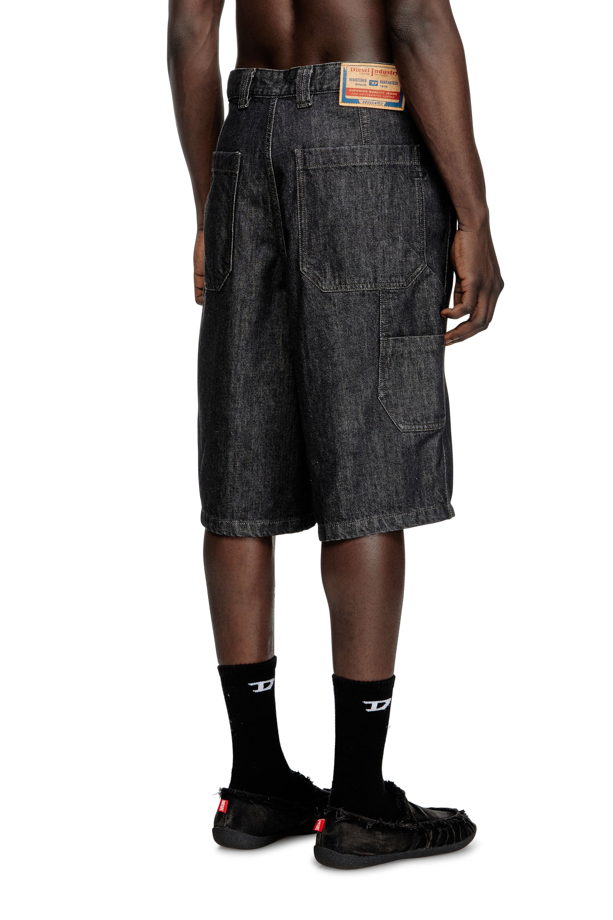 Diesel - D-LIVERY-W-SHORT, Male's Shorts in rinse-wash denim in ブラック/ダークグレー - 3