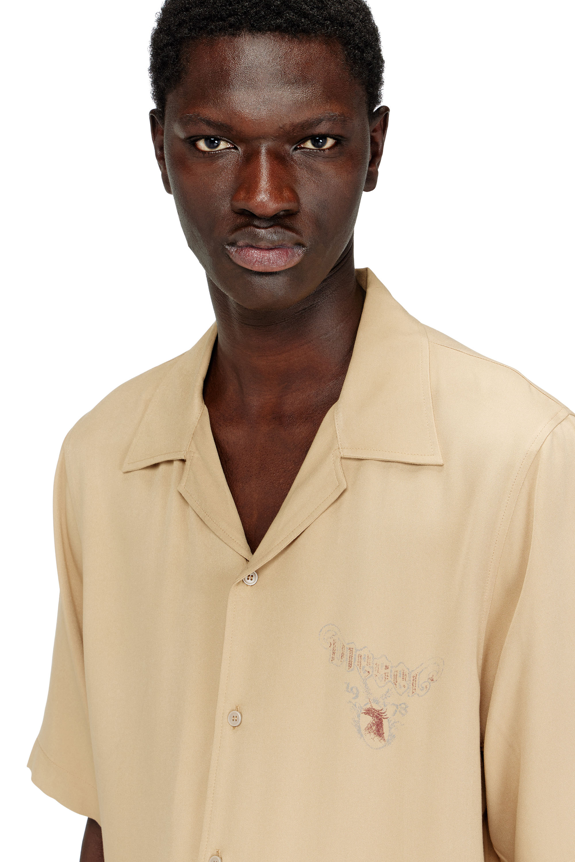 Diesel - S-KETLIR, Male's Fluid bowling shirt with faded logo graphic in ベージュ - 4