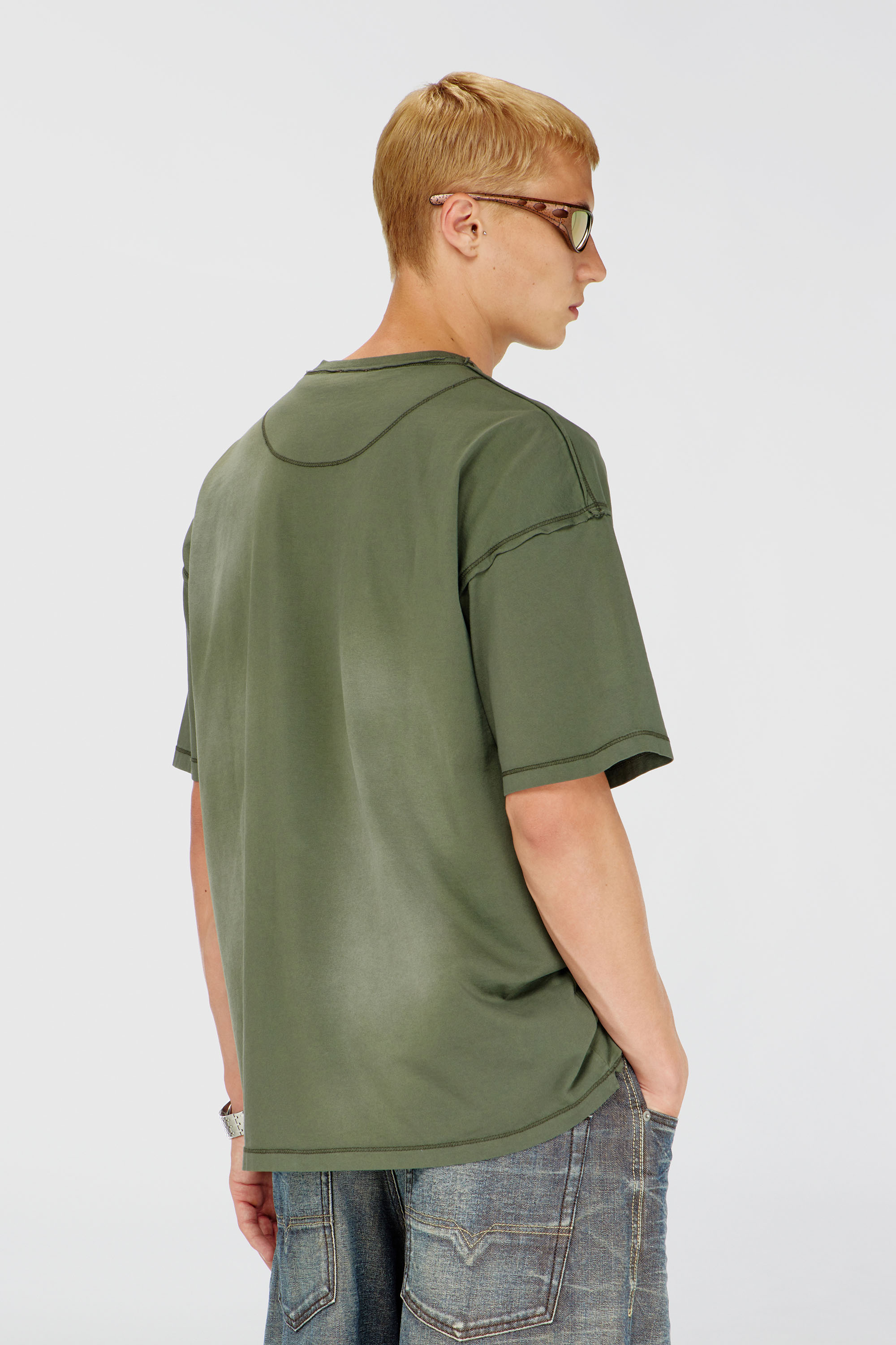 Diesel - T-POCK, Male's Tシャツ in ミリタリーグリーン - 4