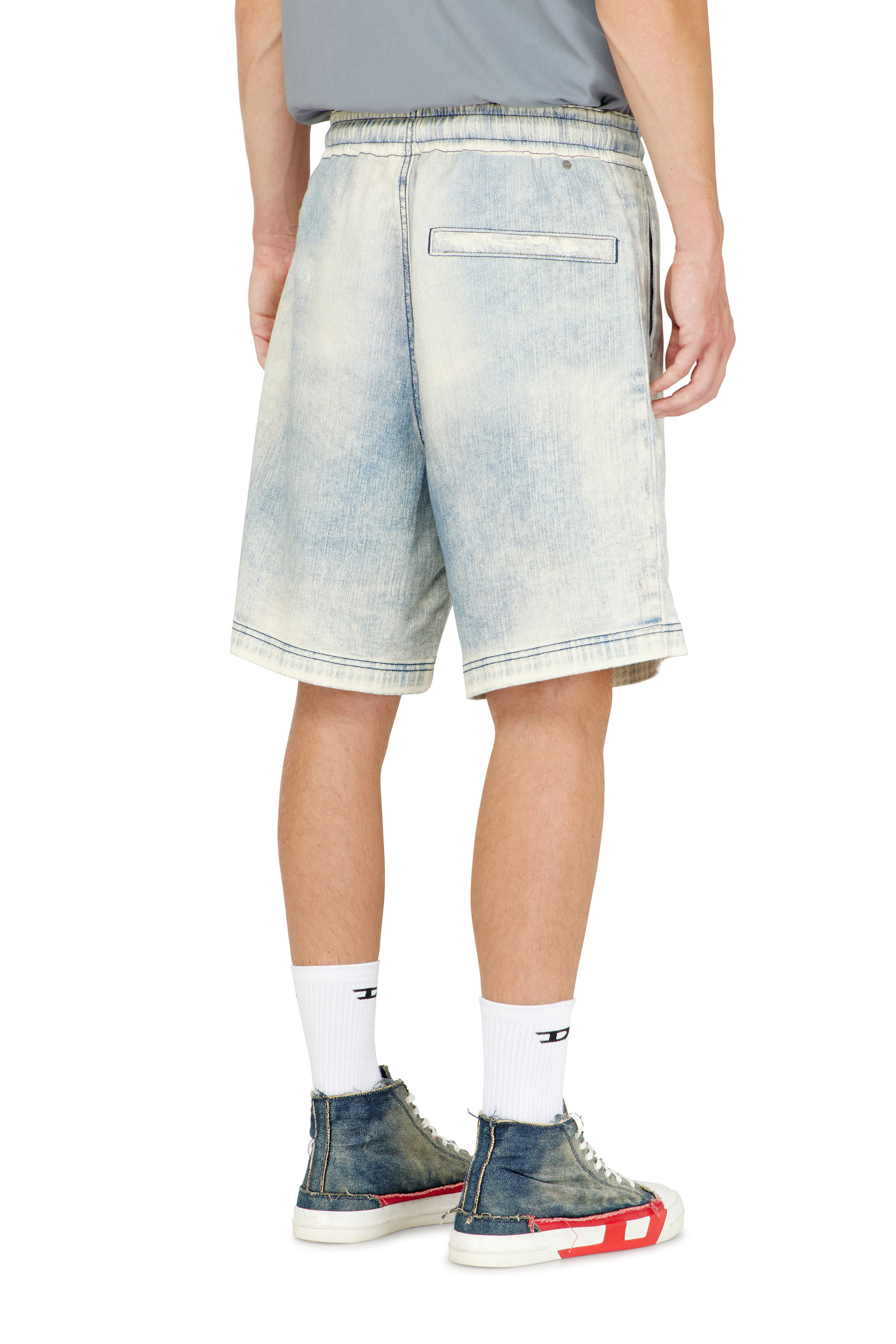 Diesel - D-BOXY JOGGJEANS, Male's ジョグ ショートパンツ in ライトブルー - 3