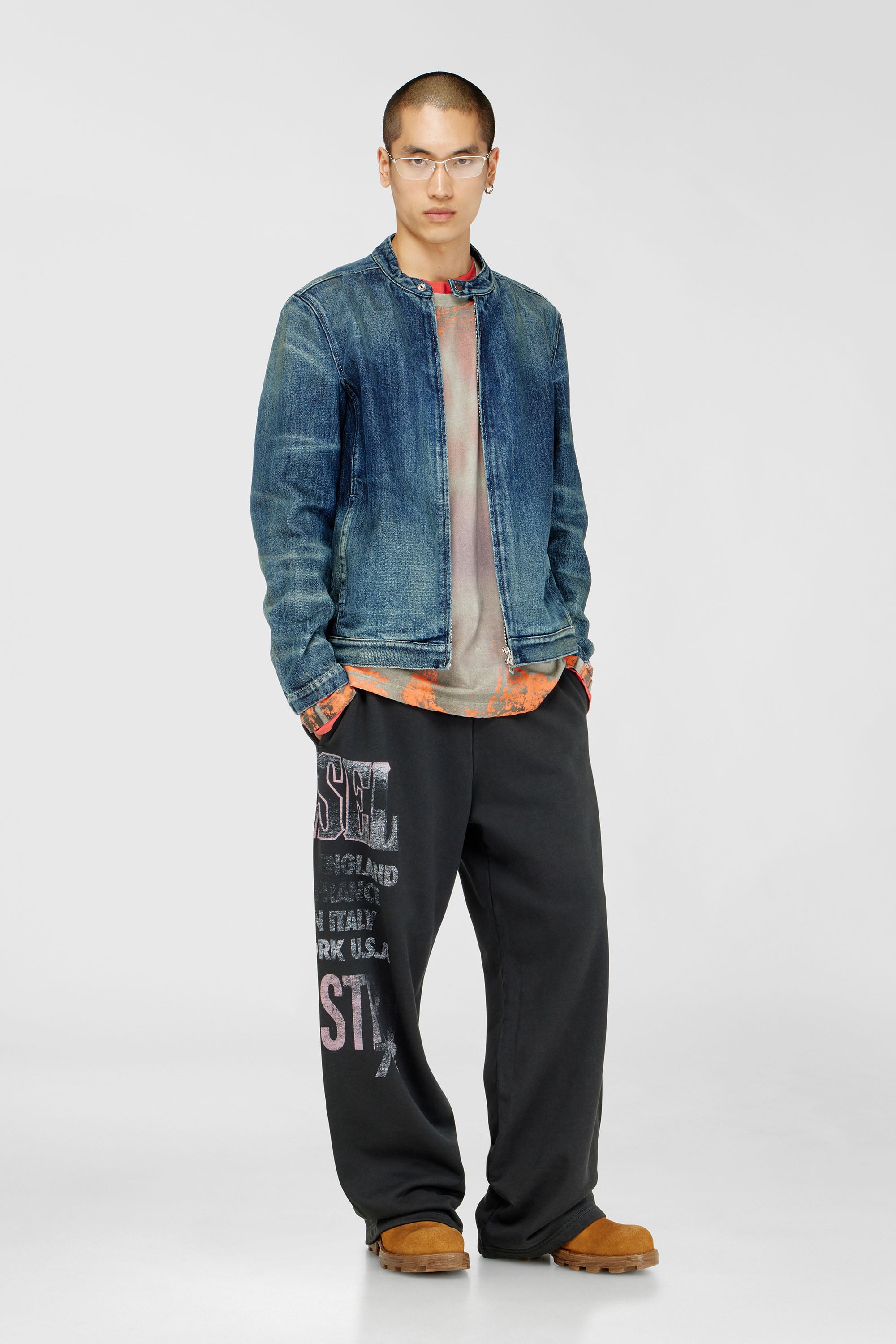 Diesel - P-ILL, Male's Sweatpants with concert graphics in ブラック - 1