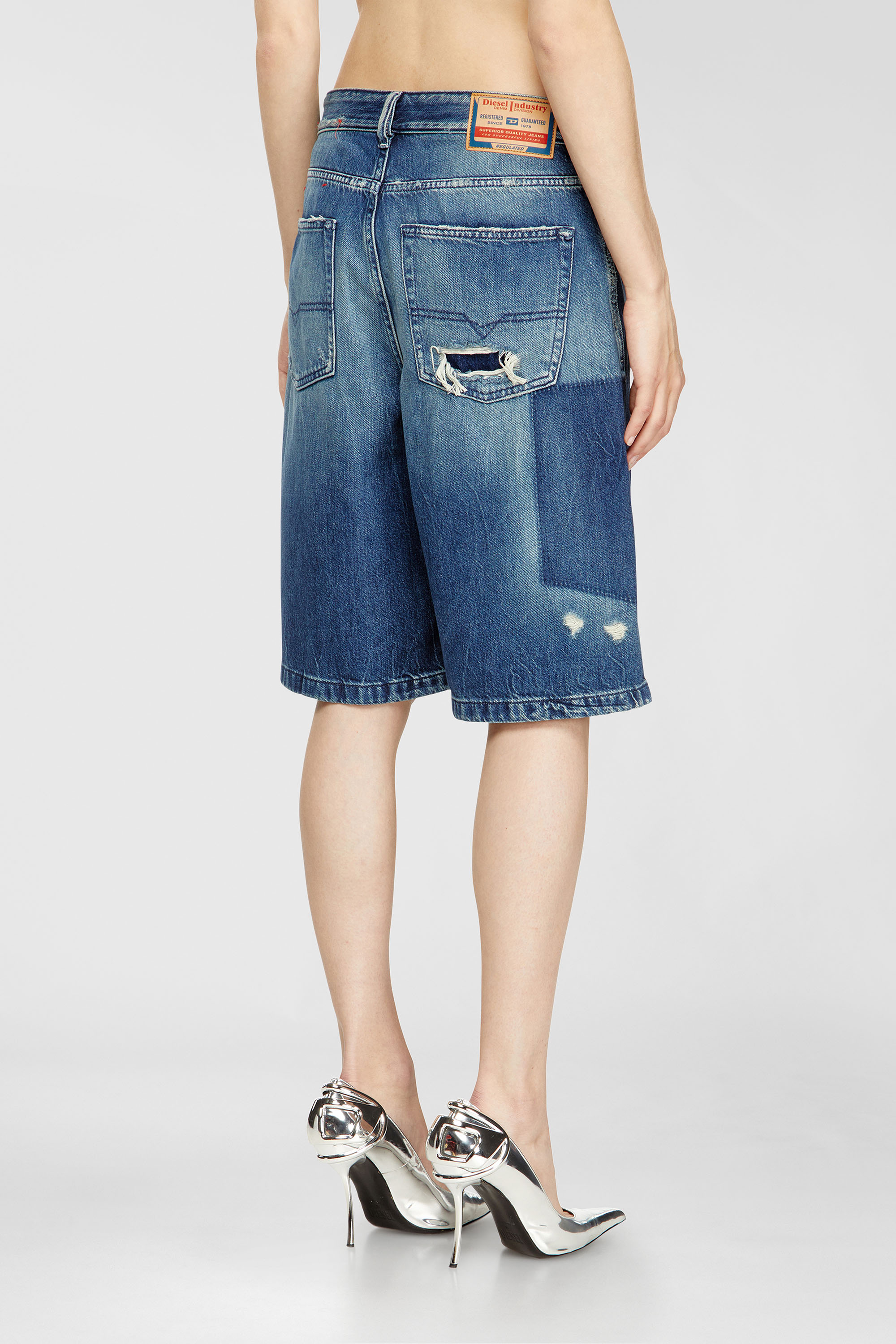 Diesel - DE-SIRE-SHORT, Female's Shorts in contrast-effect denim in ミディアムブルー - 4