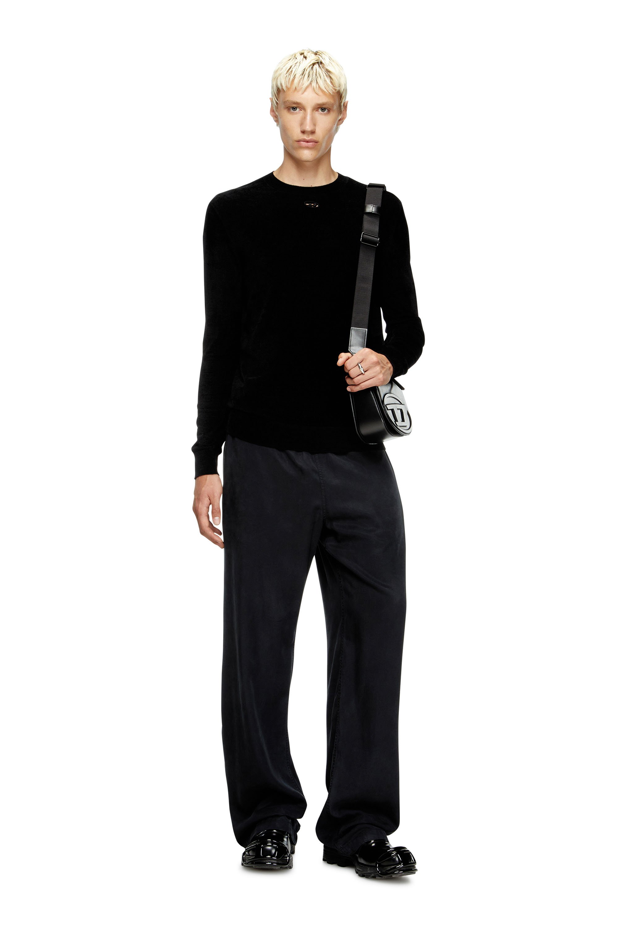 Diesel - K-CEVRO, Male's Chenille jumper with cut-out logo in ブラック - 2