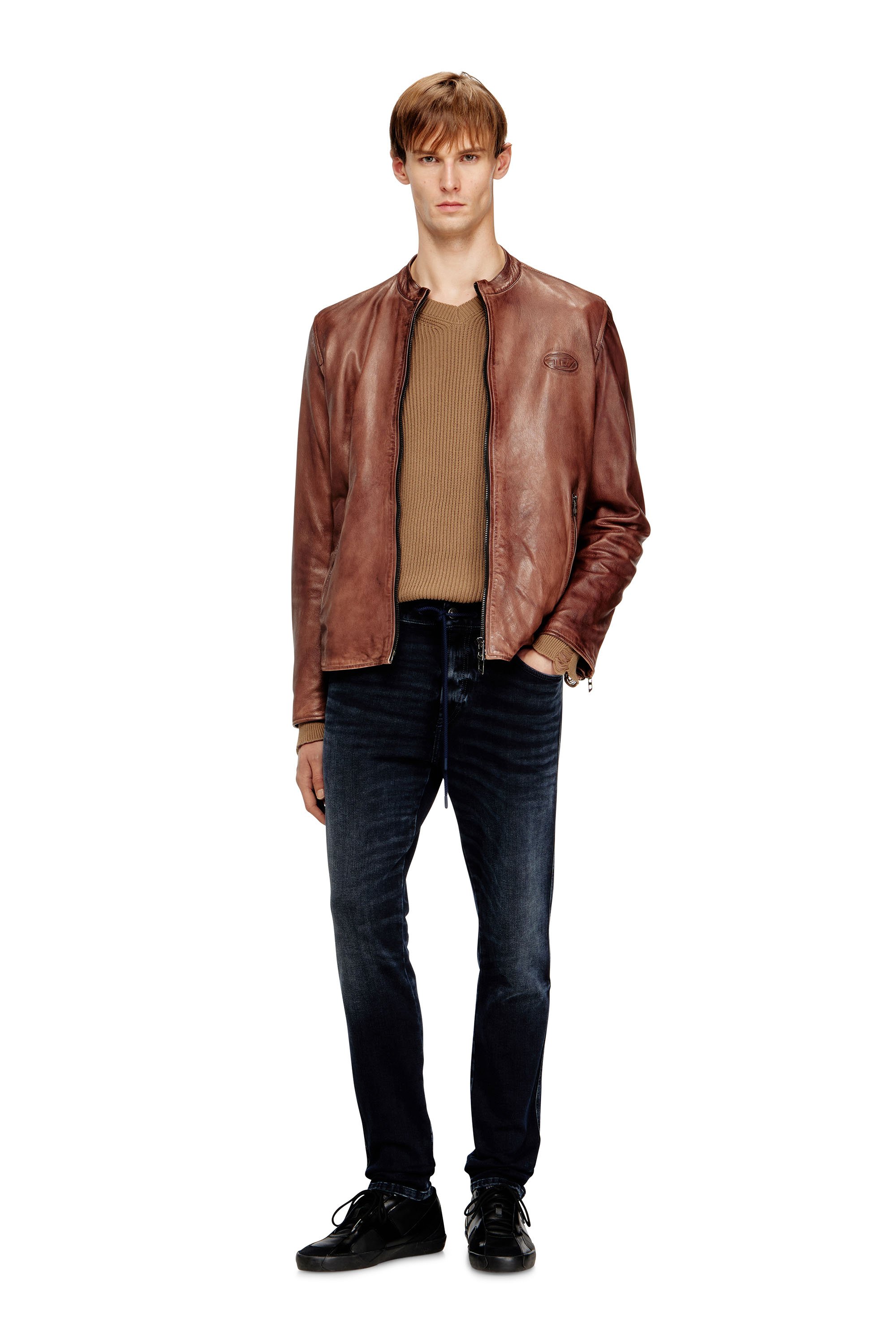 Diesel - Male's Slim 2062 D-Strukt Joggjeans&reg; 09N80, ダークブルー - 2