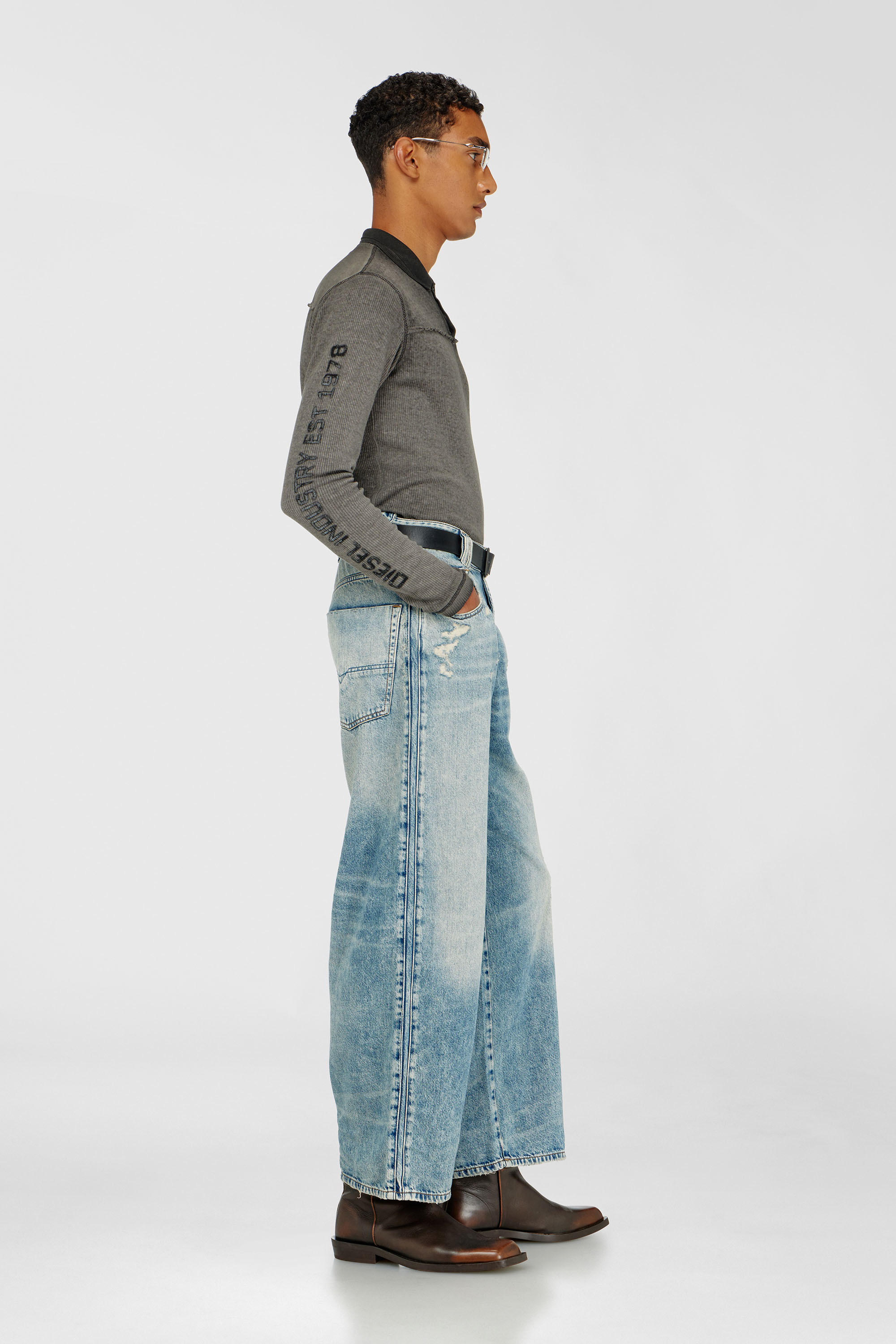 Diesel - Unisex's Relaxed Jeans 1982 D-Hakou 09Q76, ライトブルー - 2