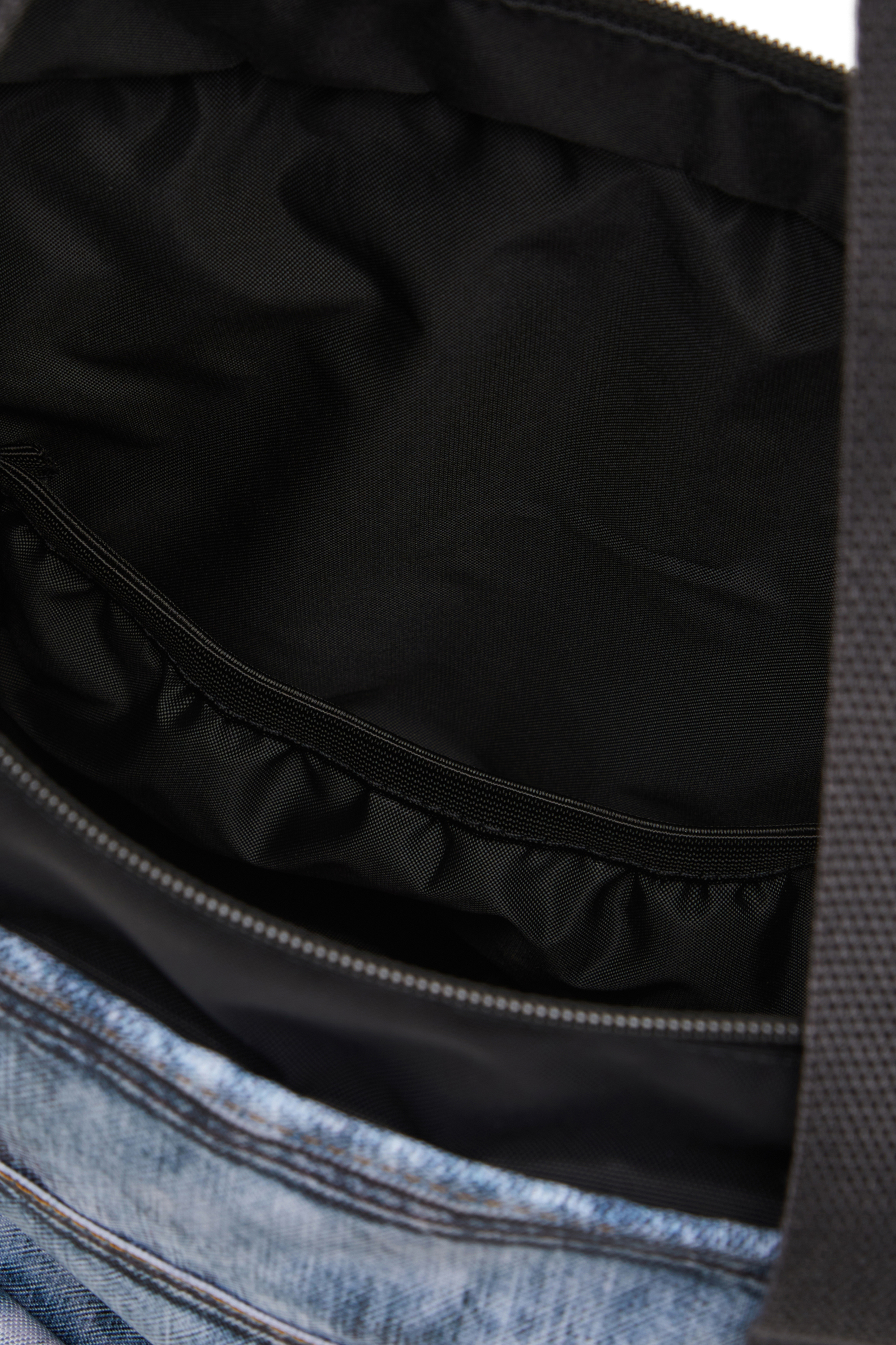 Diesel - DIESEL TOTE, Unisex's Tote bag in trompe l'oeil denim in ブルー - 4