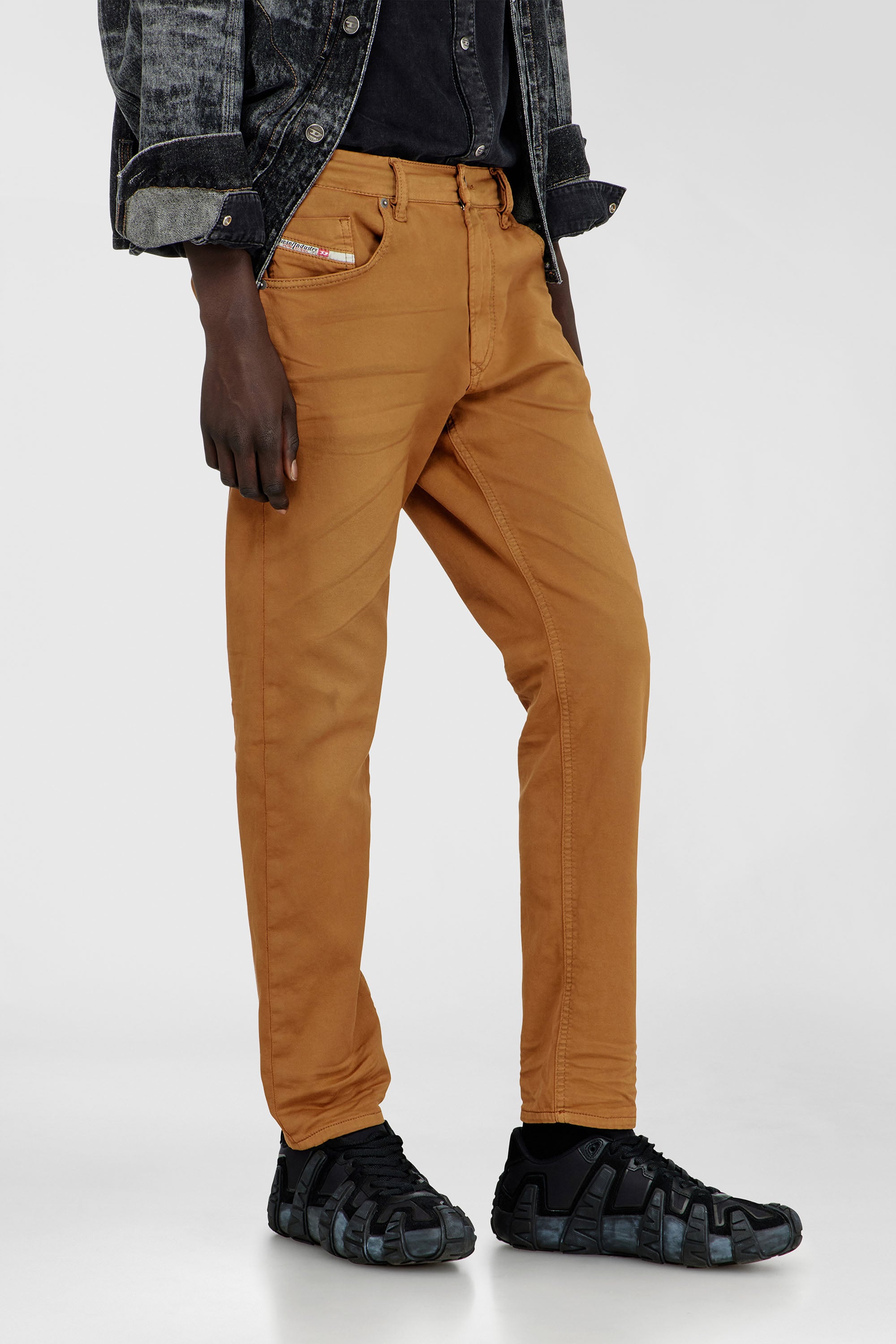 Diesel - Male's Regular 2032 D-Krooley-BW Joggjeans&reg; 0670M, キャメル - 5
