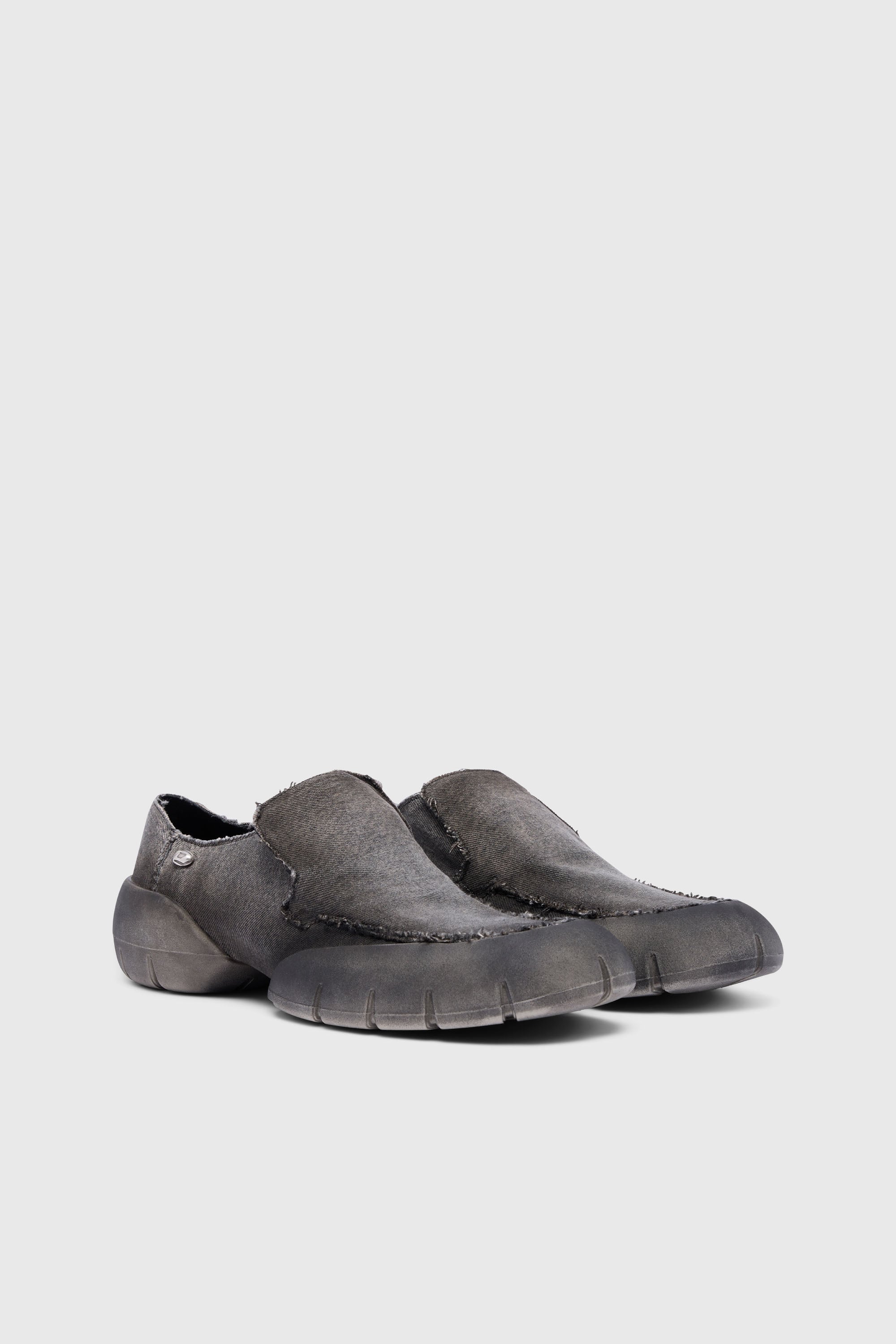 Diesel - D-MATHIEU SC, Male's D-Mathieu-Washed denim loafer with rubber sole in グレー - 2