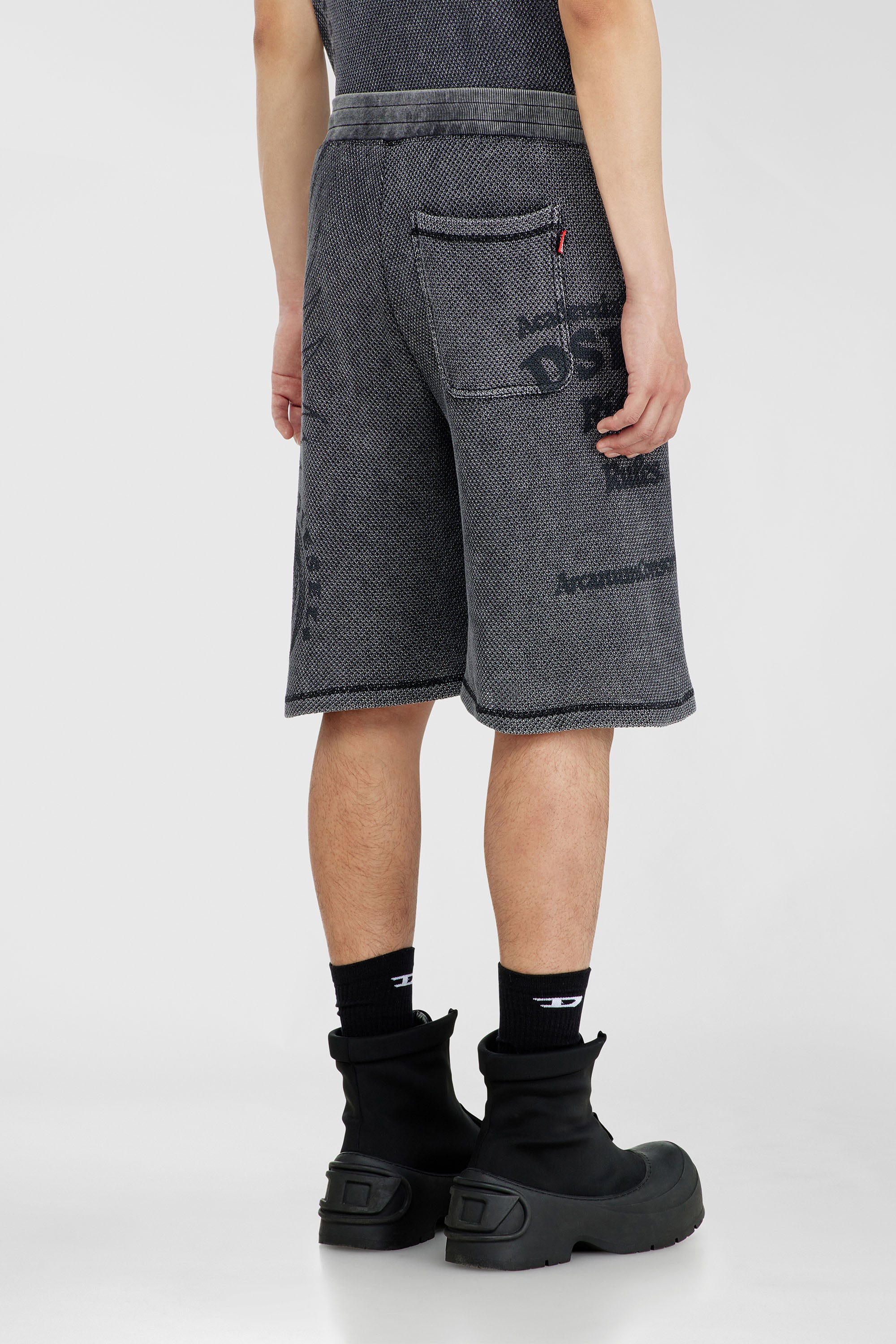 Diesel - P-ERRY, Male's ショートパンツ in グレー - 4