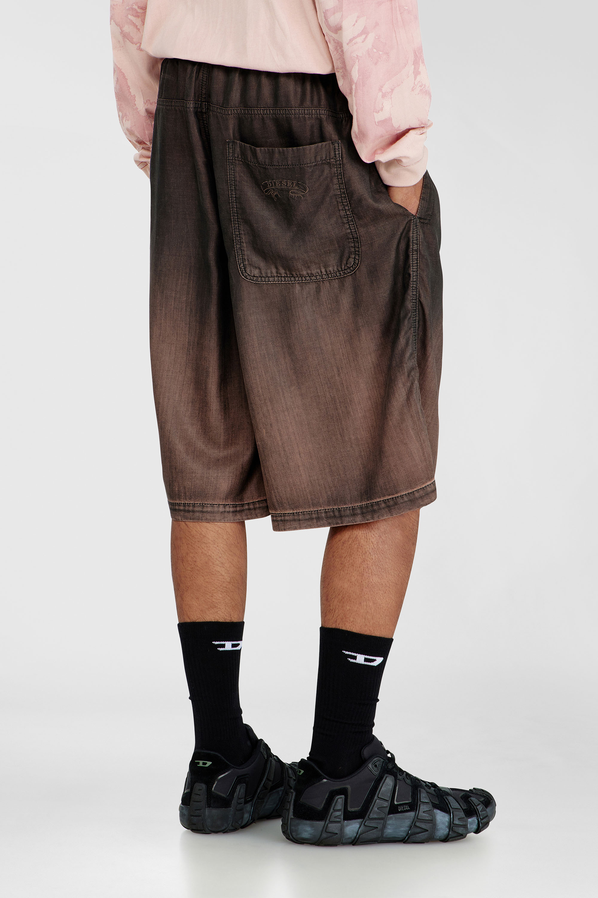 Diesel - D-RODER-SHORT-S, Unisex's デニムショートパンツ in ブラウン - 4