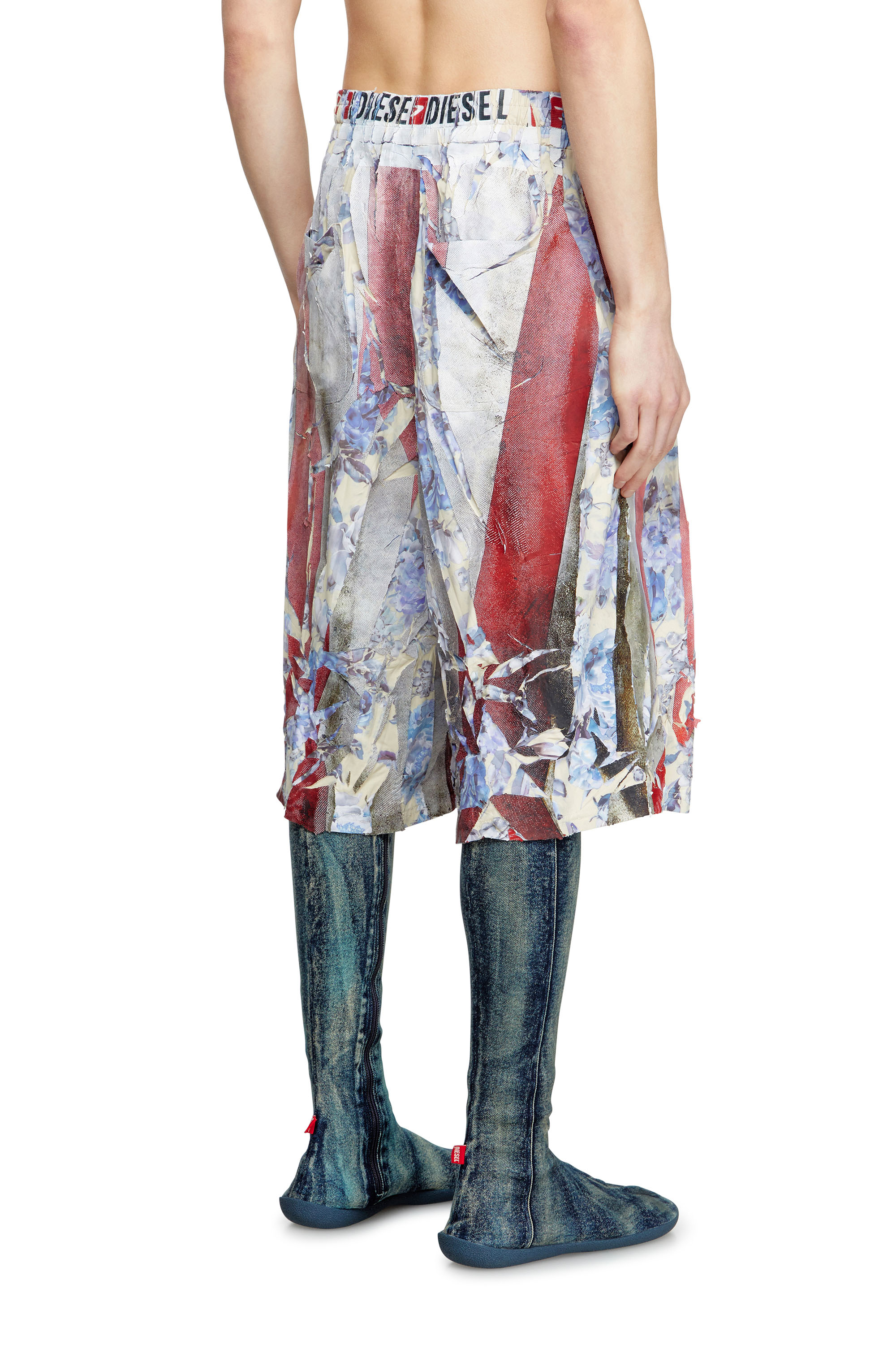 Diesel - P-HELGE, Unisex's Floral shorts with cracked over-print in レッド/ホワイト - 4