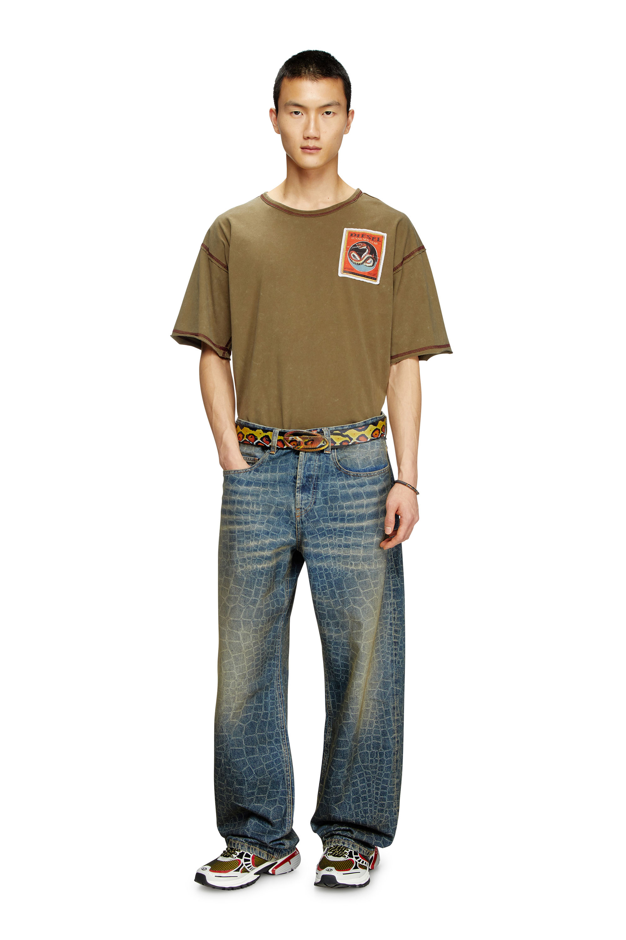 Diesel - CL-T-BOXT-SNAKE, Unisex's Treated T-shirt with snake patches in オリーブグリーン - 1