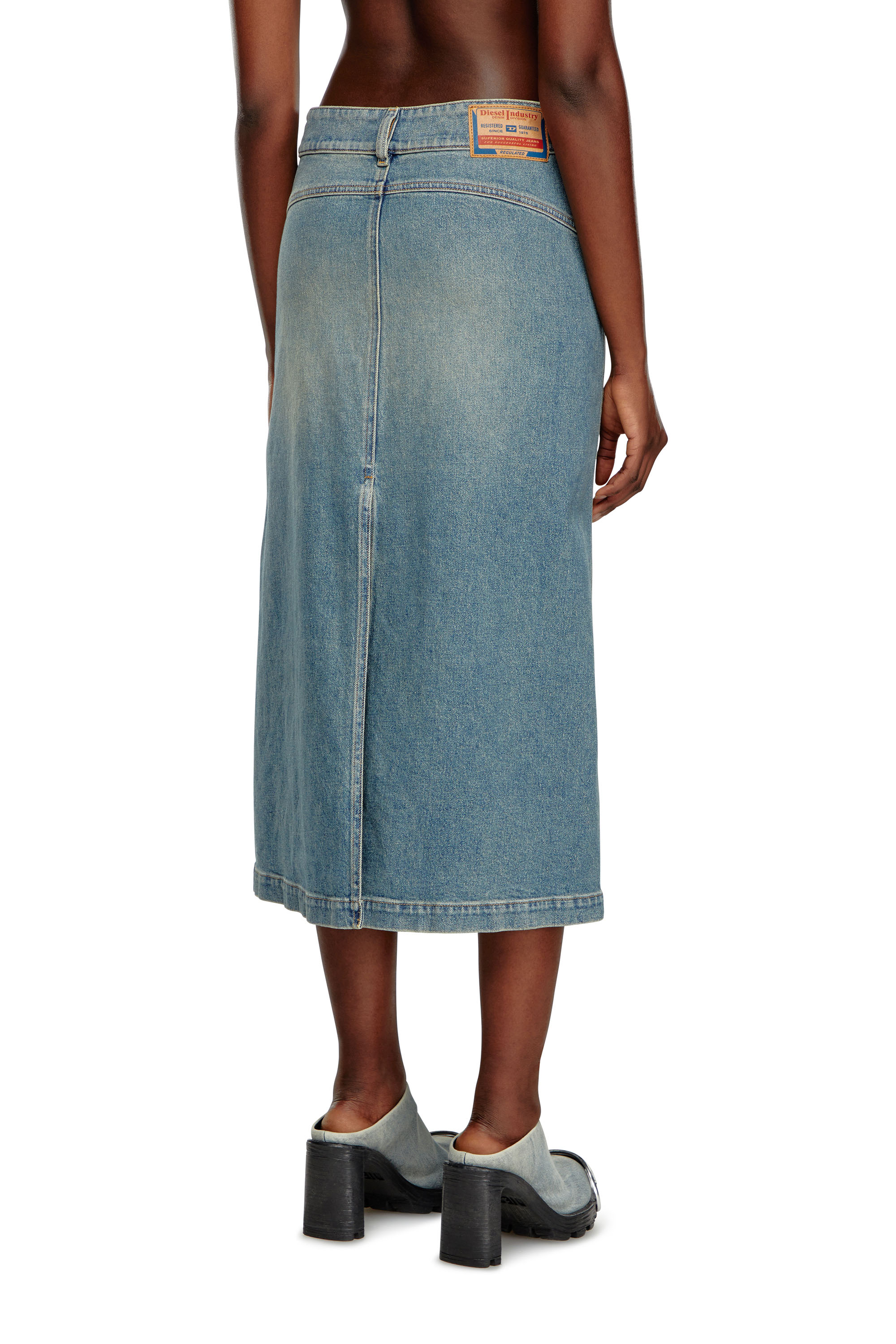 Diesel - DE-HUSH-MID, Female's Midi skirt in denim in ライトブルー - 4