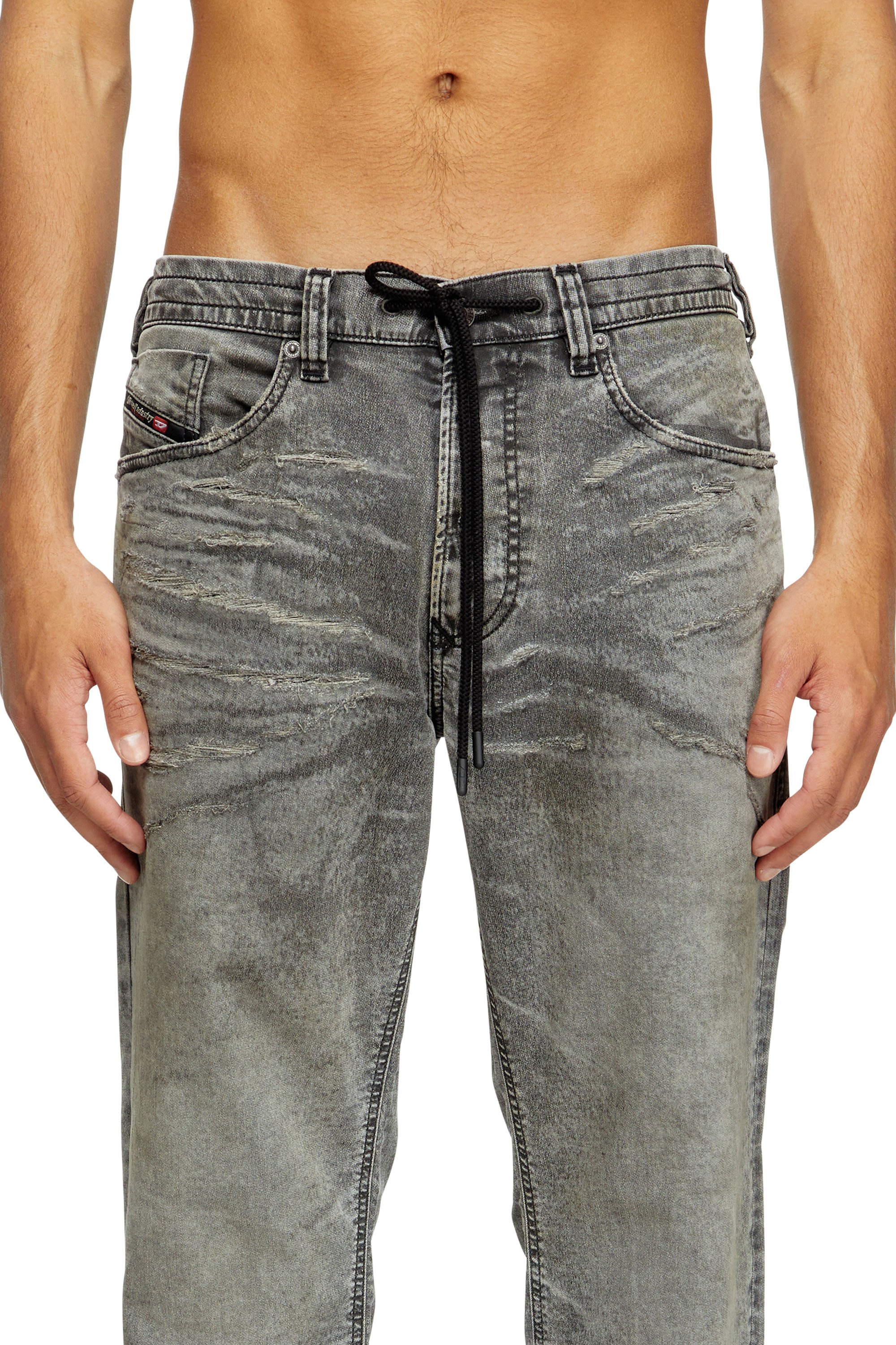 Diesel - Male's Relaxed 2080 D-Reel Joggjeans&reg; 09M35, ブラック/ダークグレー - 4