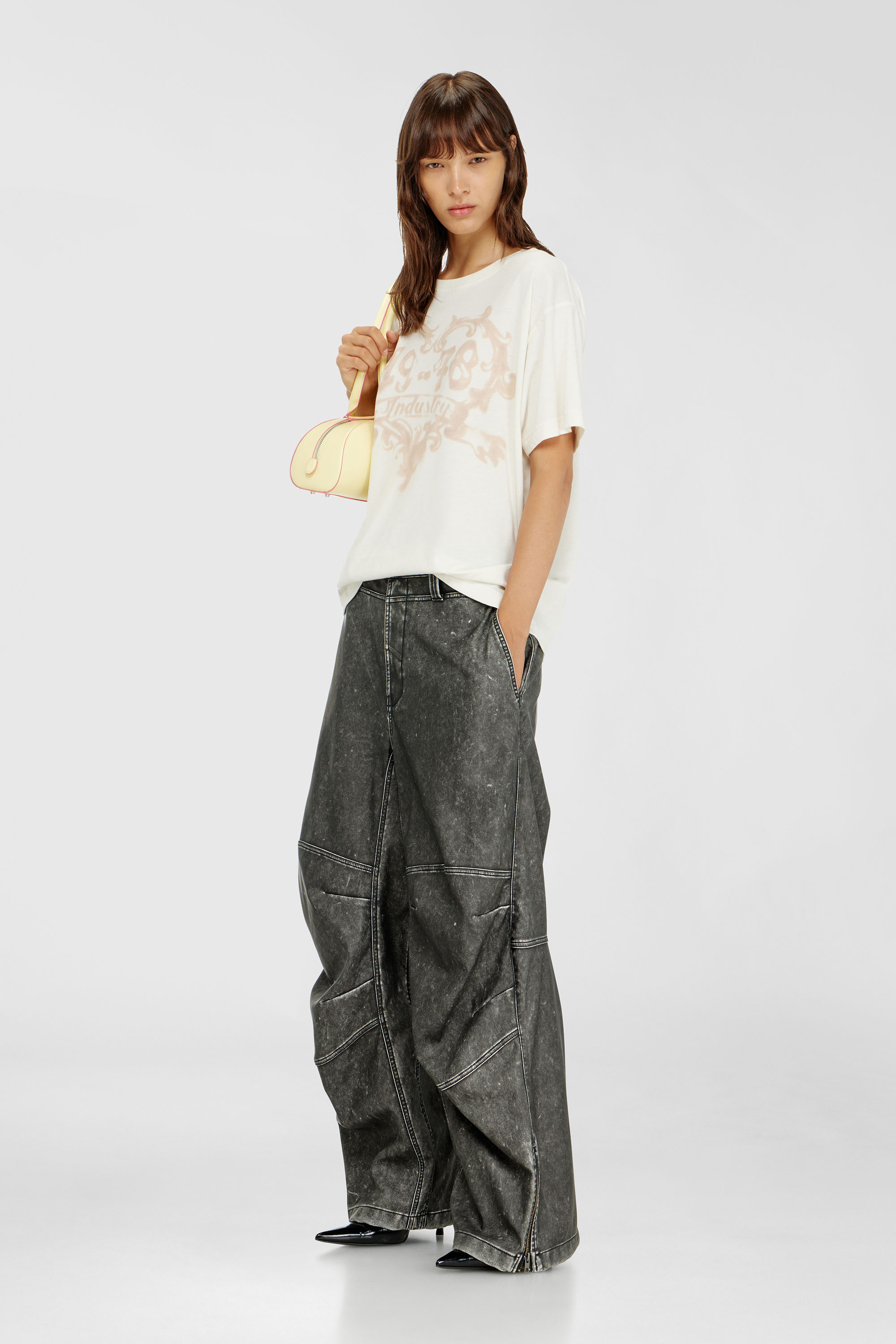 Diesel - T-NORMY-AA4, Female's Tシャツ in ホワイト/ピンク - 2