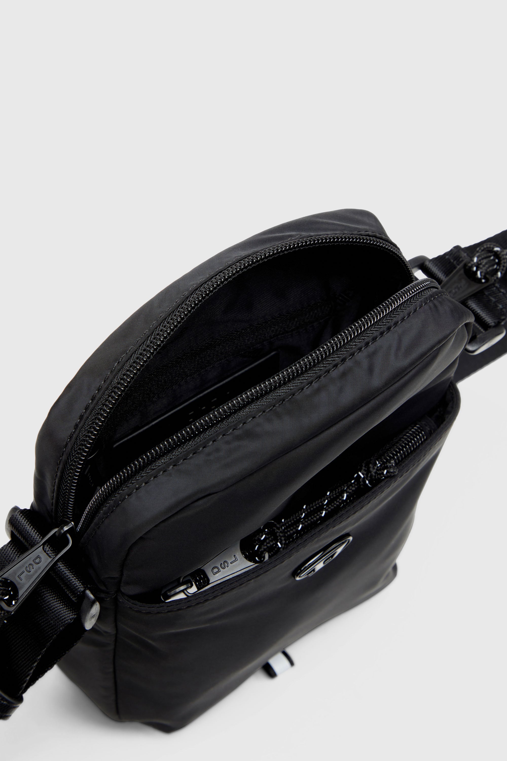 D-PACK CROSSBODY X クロスボディバッグ｜ブラック｜メンズ｜DIESEL