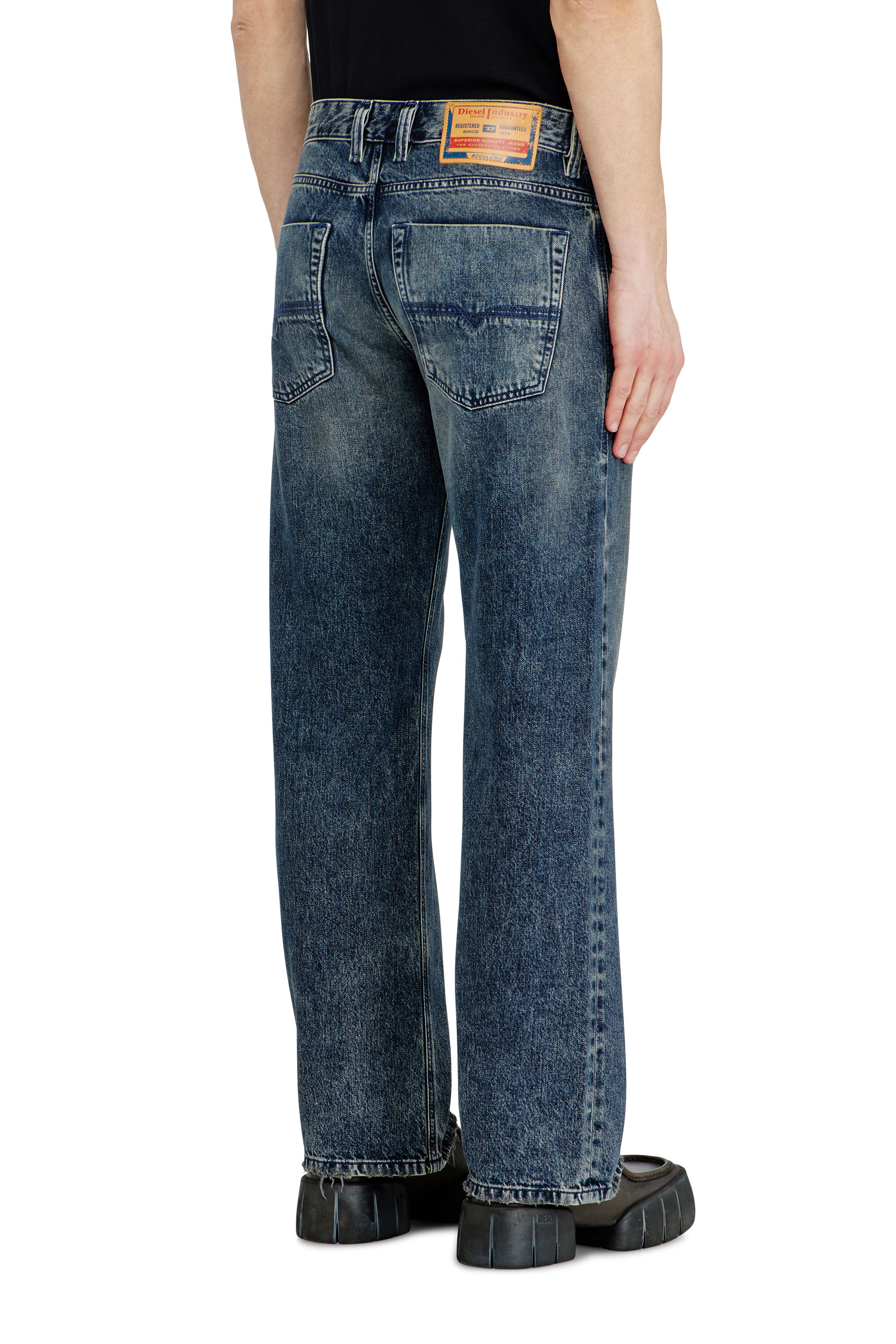 Diesel - Male's Relaxed Jeans 1980 D-Eeper 09N68, ダークブルー - 6