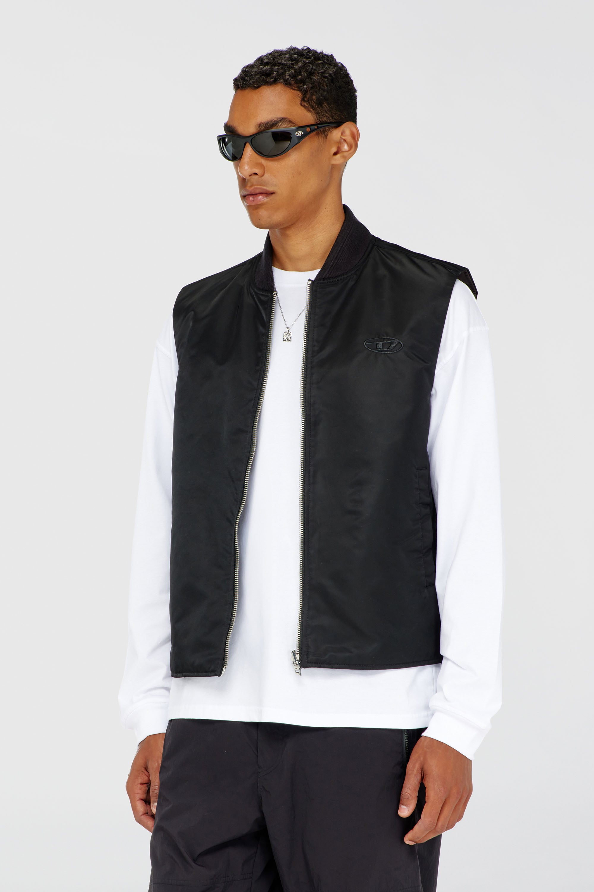 Diesel - W-TYPE-D1-SL, Male's ジップアップベスト in ブラック - 1
