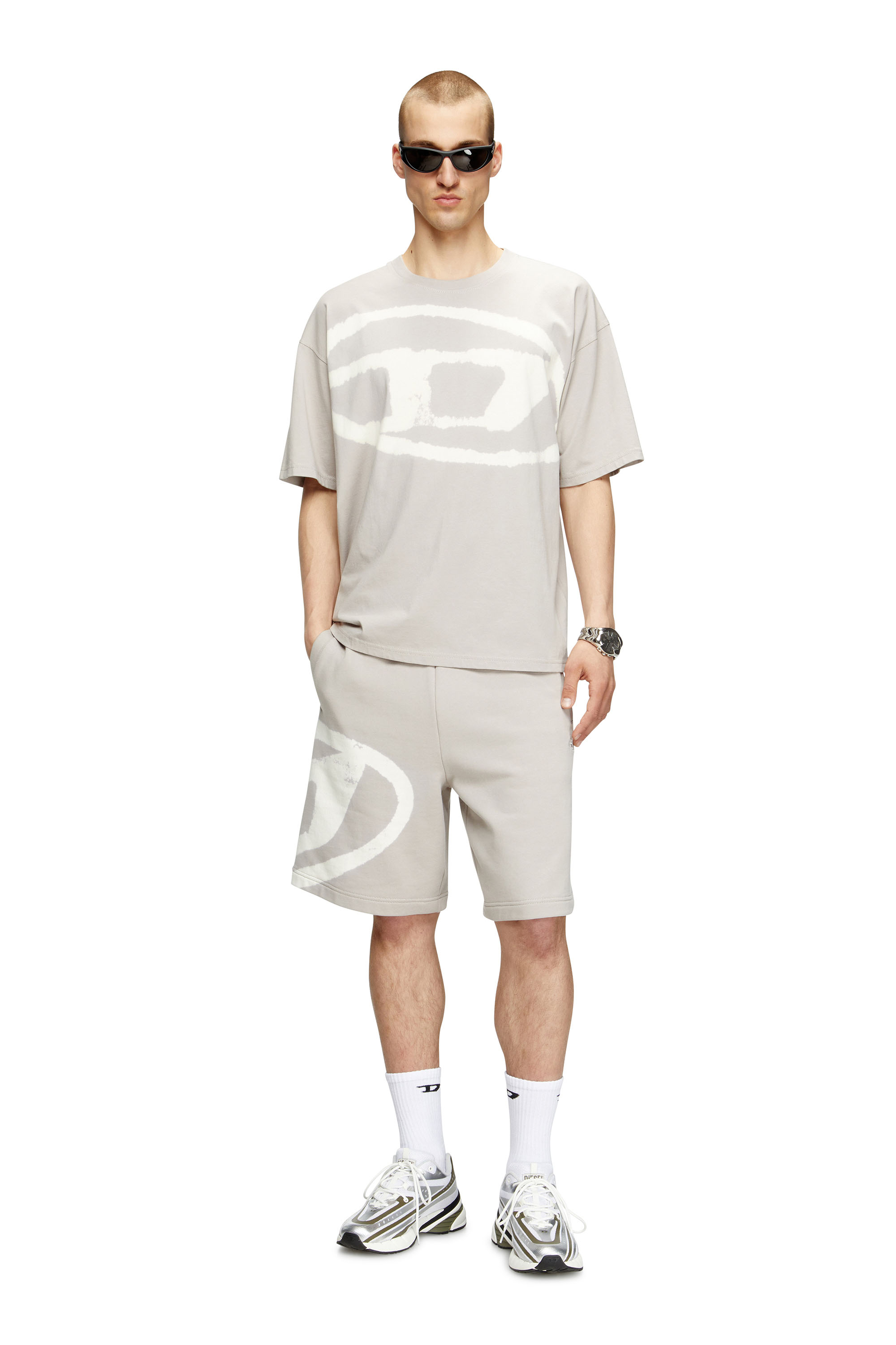 Diesel - T-BOXT-BLEACH, Male's T-shirt with bleached Oval D logo in グレー - 1