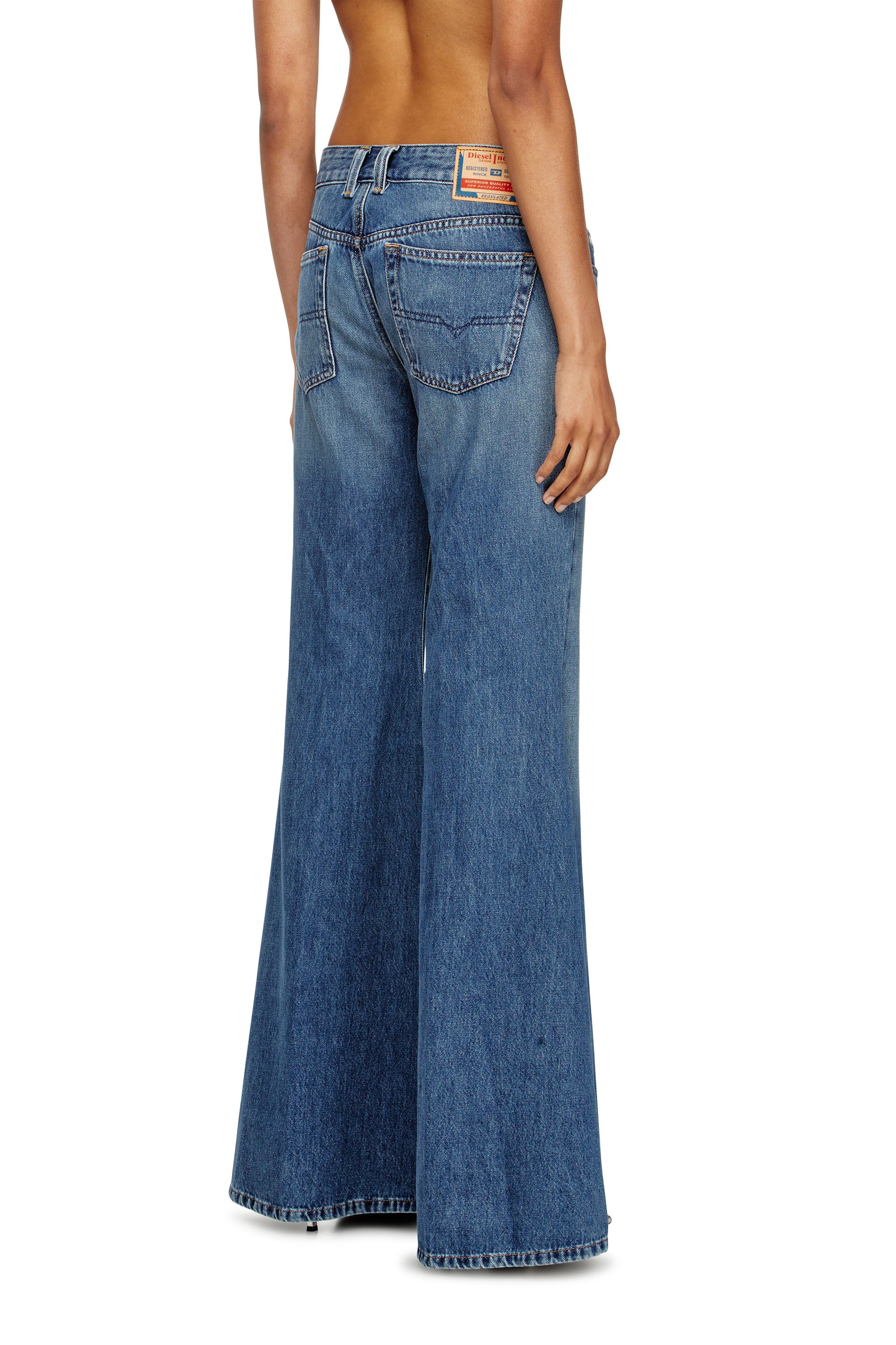 Diesel - Female's Flare Jeans 1970 D-Bleess 09M56, ミディアムブルー - 4