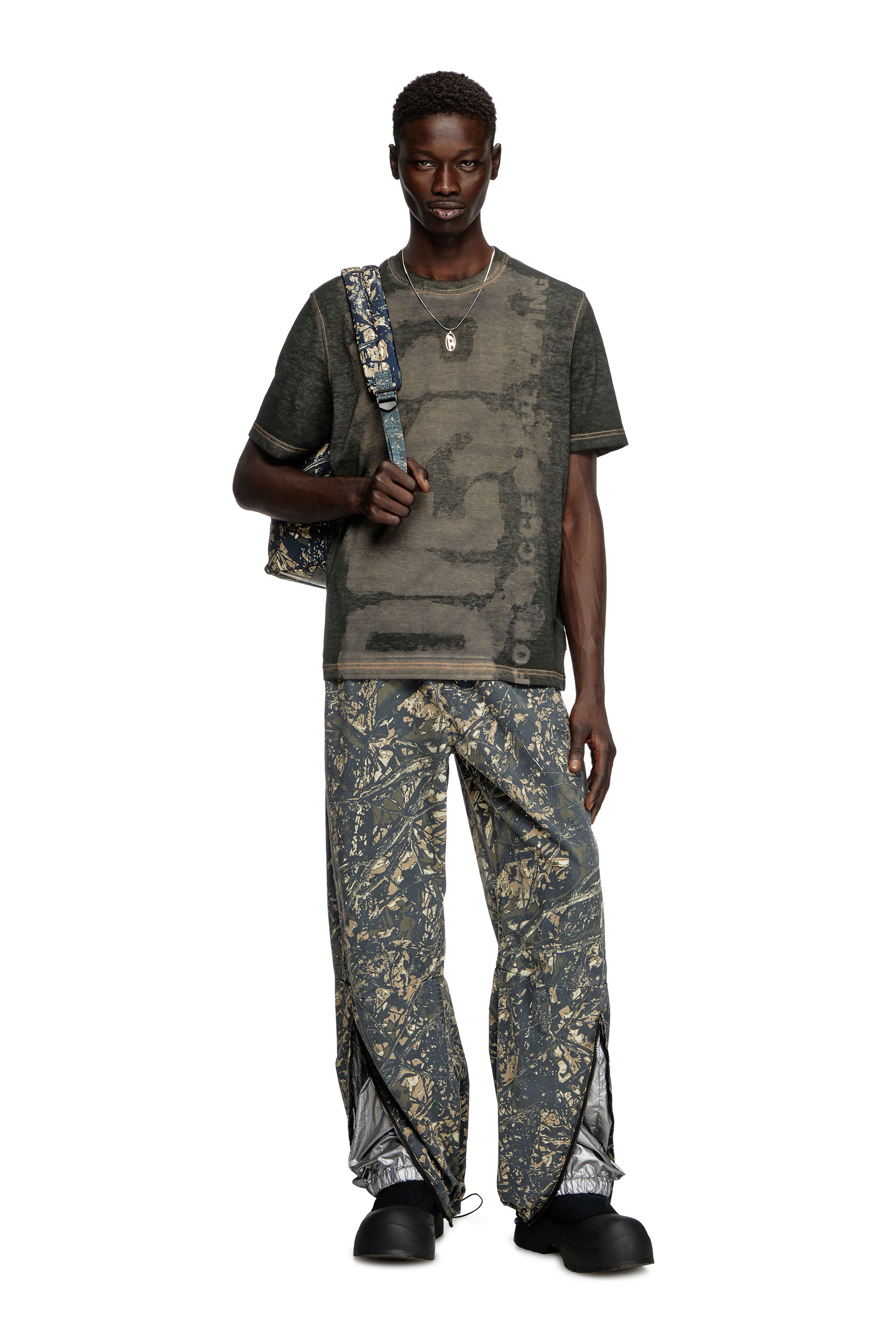 Diesel - T-ADJUST-R18, Male's Tシャツ in ブラック - 1