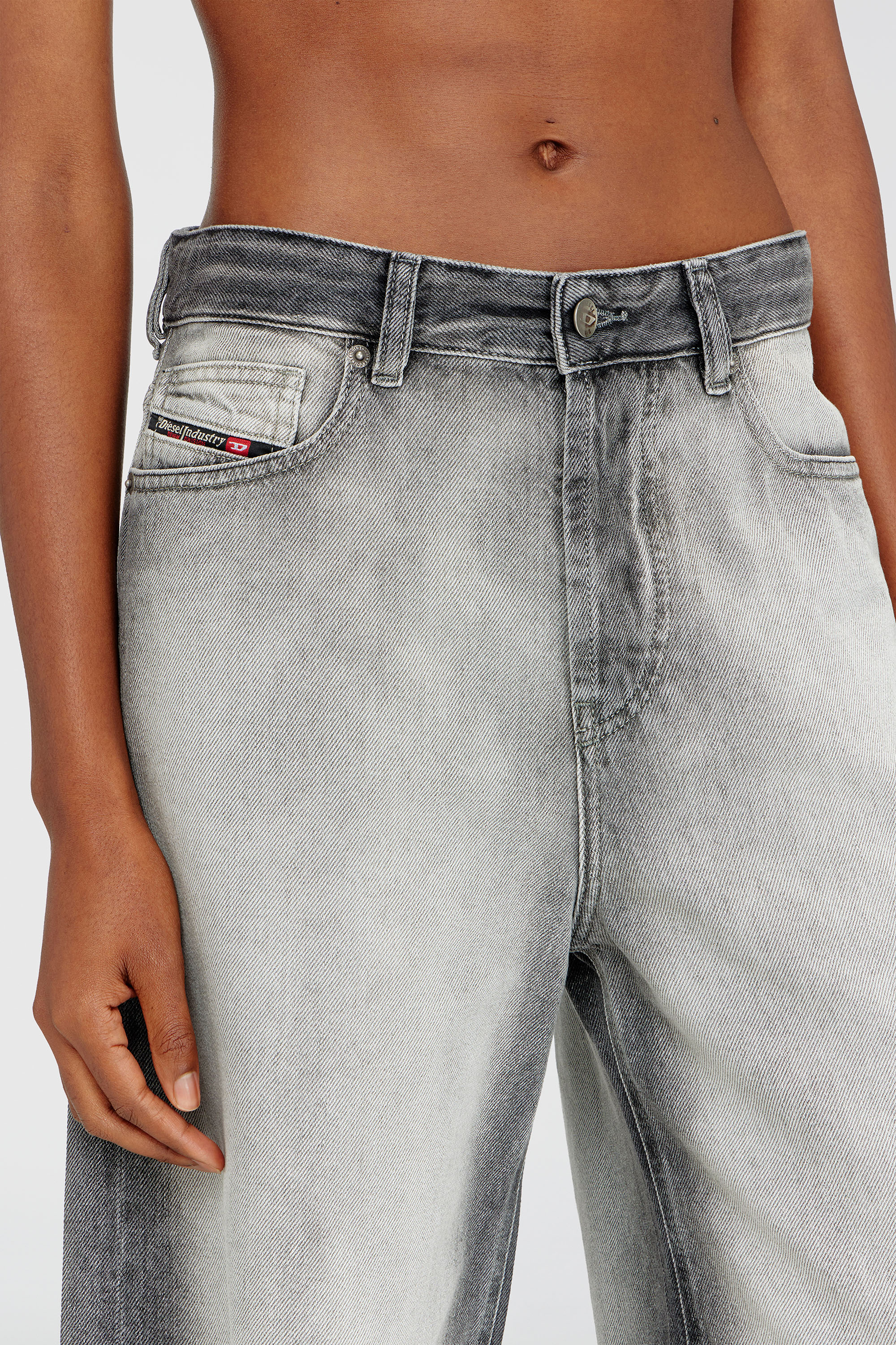 Diesel - DE-SIRE-SHORT-FSI, Female's Shorts in soft skeleton denim in グレー - 5