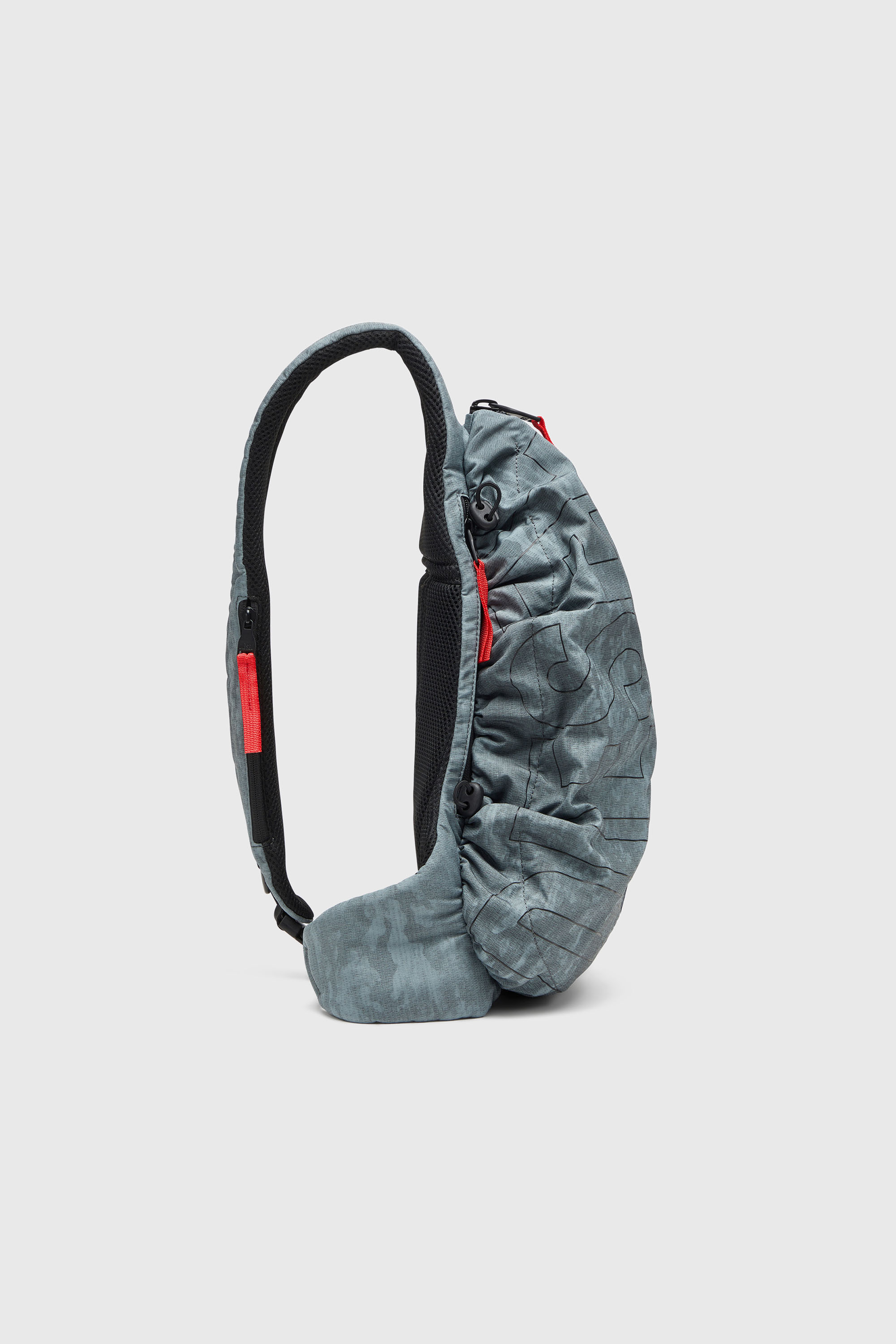 スリングバッグ Zip-d sling bag x｜ ディーゼル公式オンラインストア