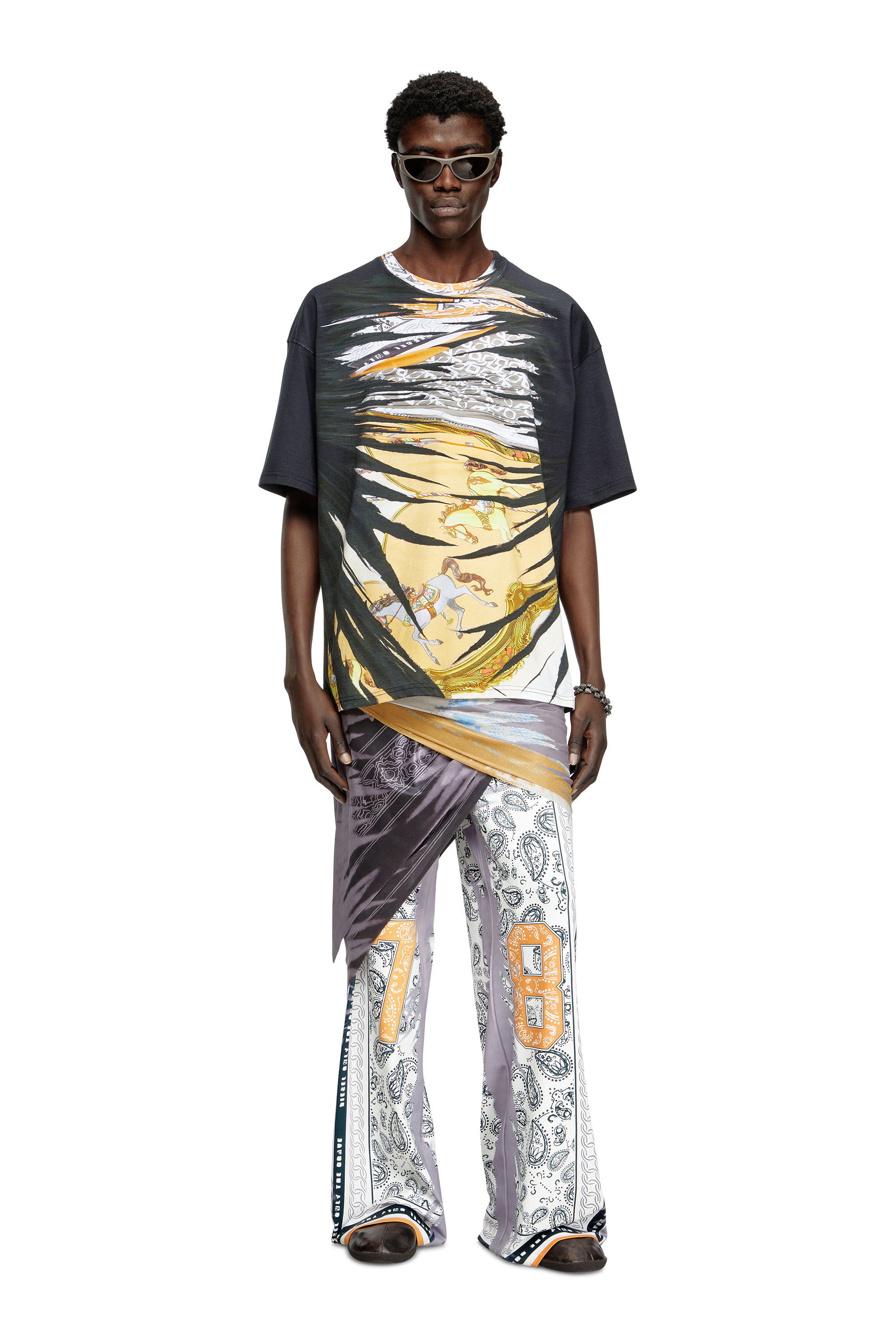 Diesel - T-BOXT-R25, Male's T-shirt with regal bandana print in ブラック/イエロー - 1