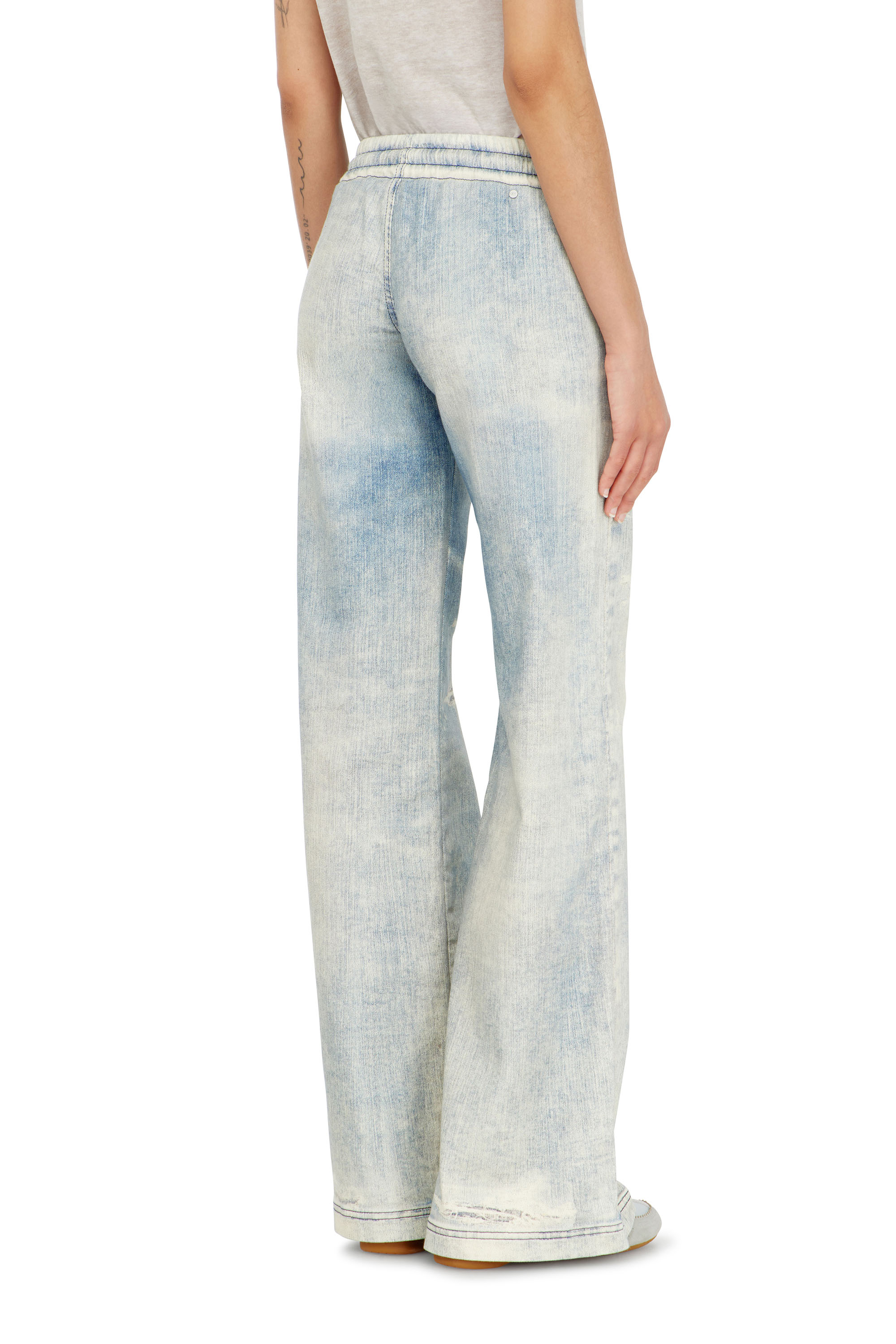 Diesel - Female's Relaxed 2078 D-Ainty Joggjeans&reg; 068XM, ライトブルー - 3