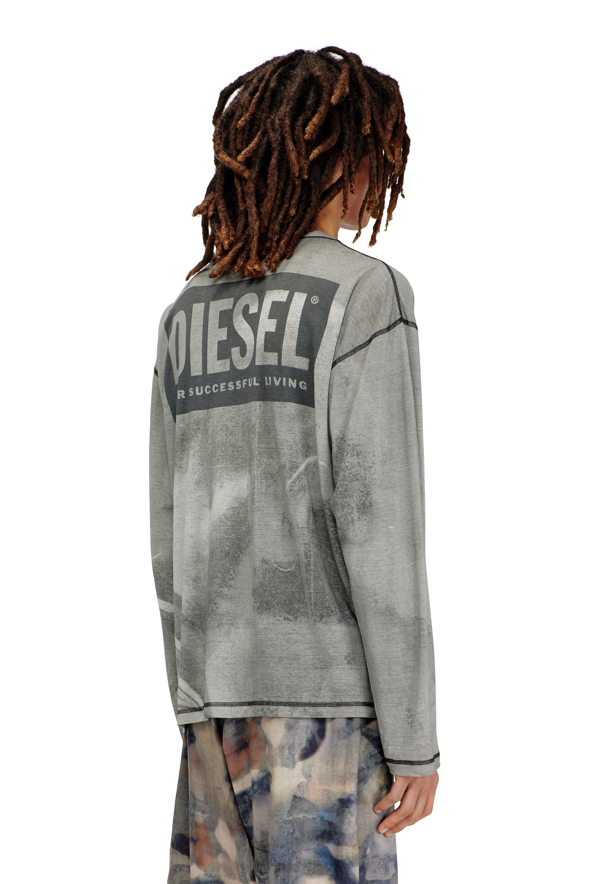 Diesel - T-BOXT-LS-NC-V1, Male's Long-sleeve T-shirt with trompe l'oeil print in グレー - 4