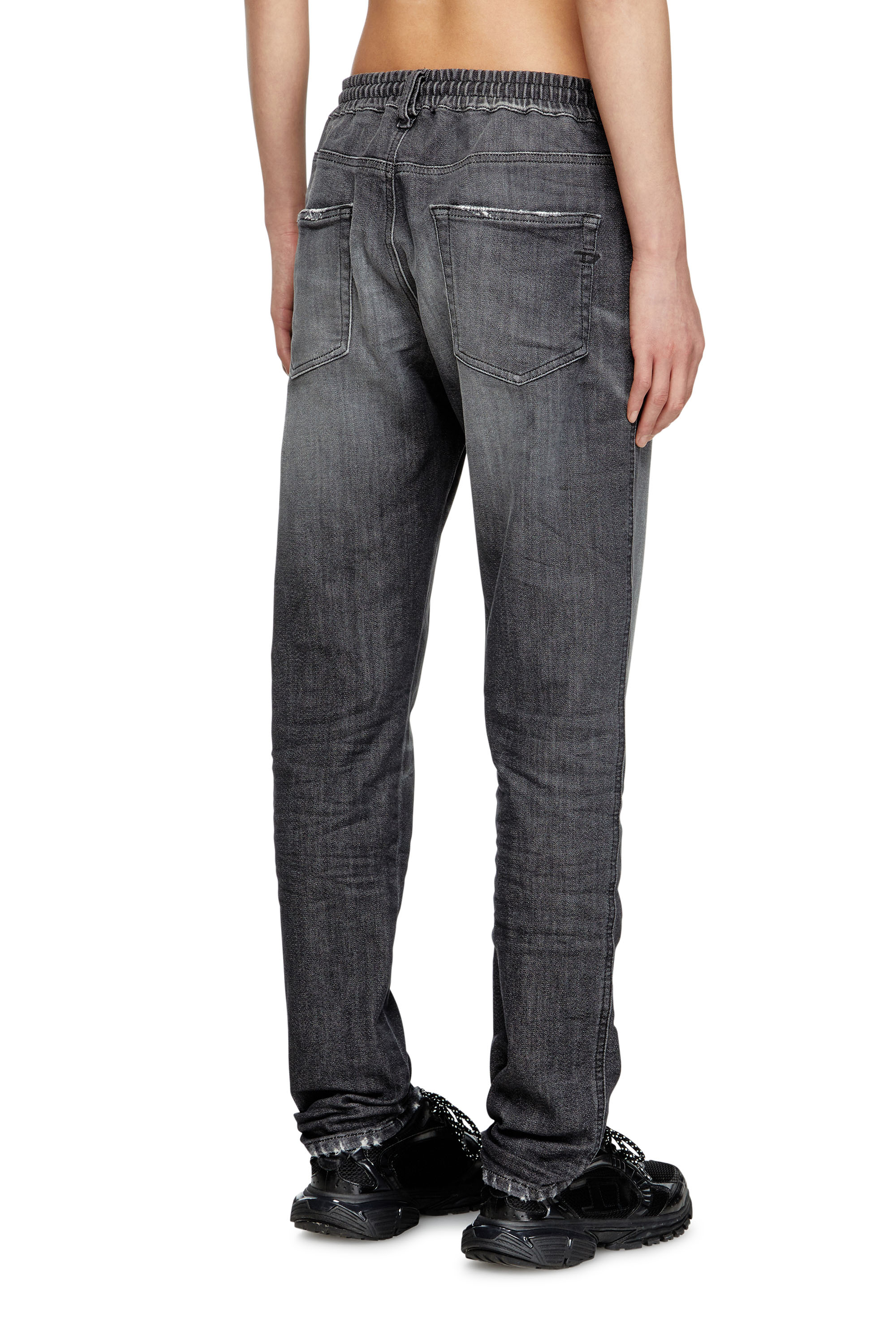 Diesel - Male's Slim 2062 D-Strukt Joggjeans® 09M67, ブラック/ダークグレー - 4