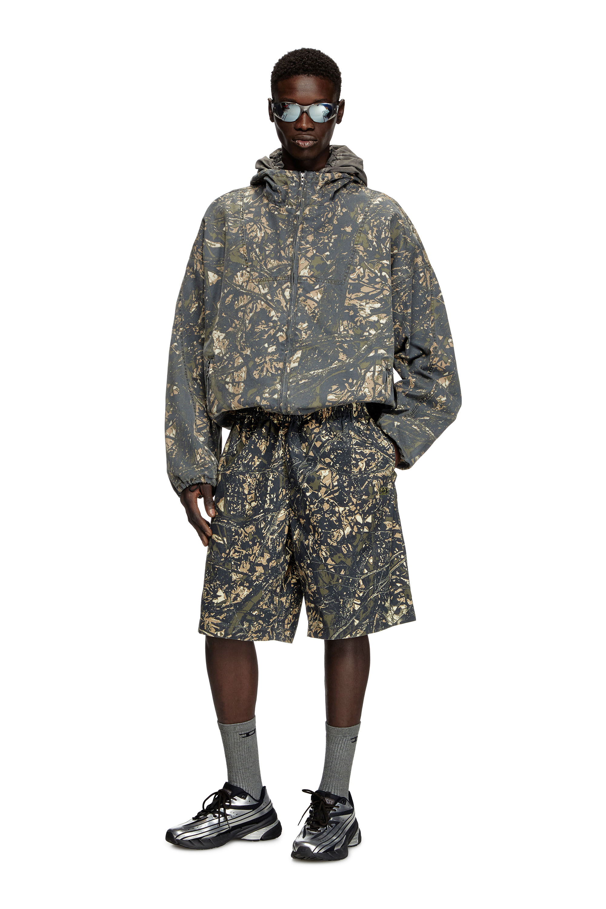 Diesel - P-OPWIK-C, Male's Knee-length shorts with camo print in ブラウン/グリーン - 2