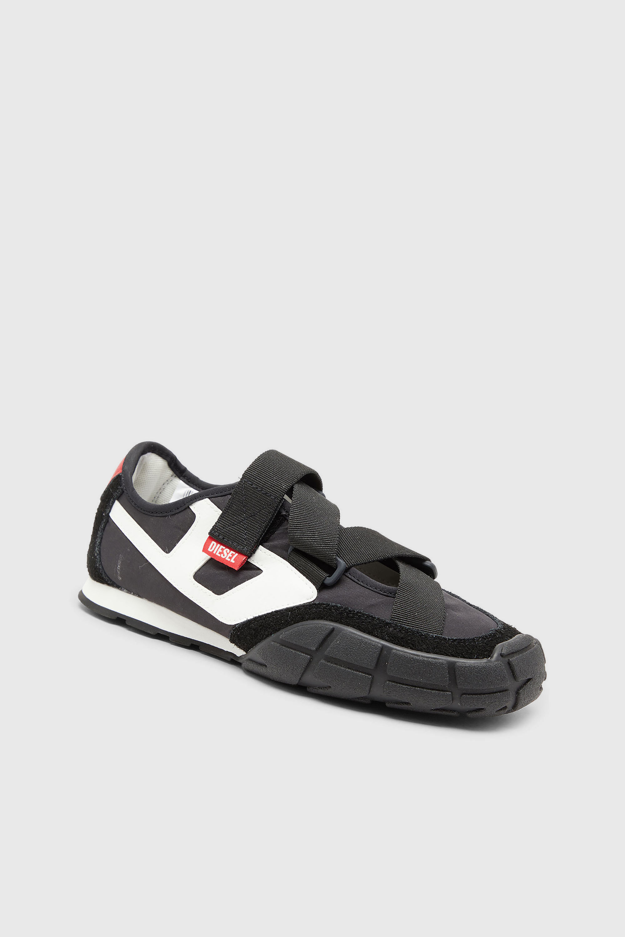 Diesel - S-PAGODHA SLIP-ON W, Female's スニーカー in ブラック/ホワイト - 6